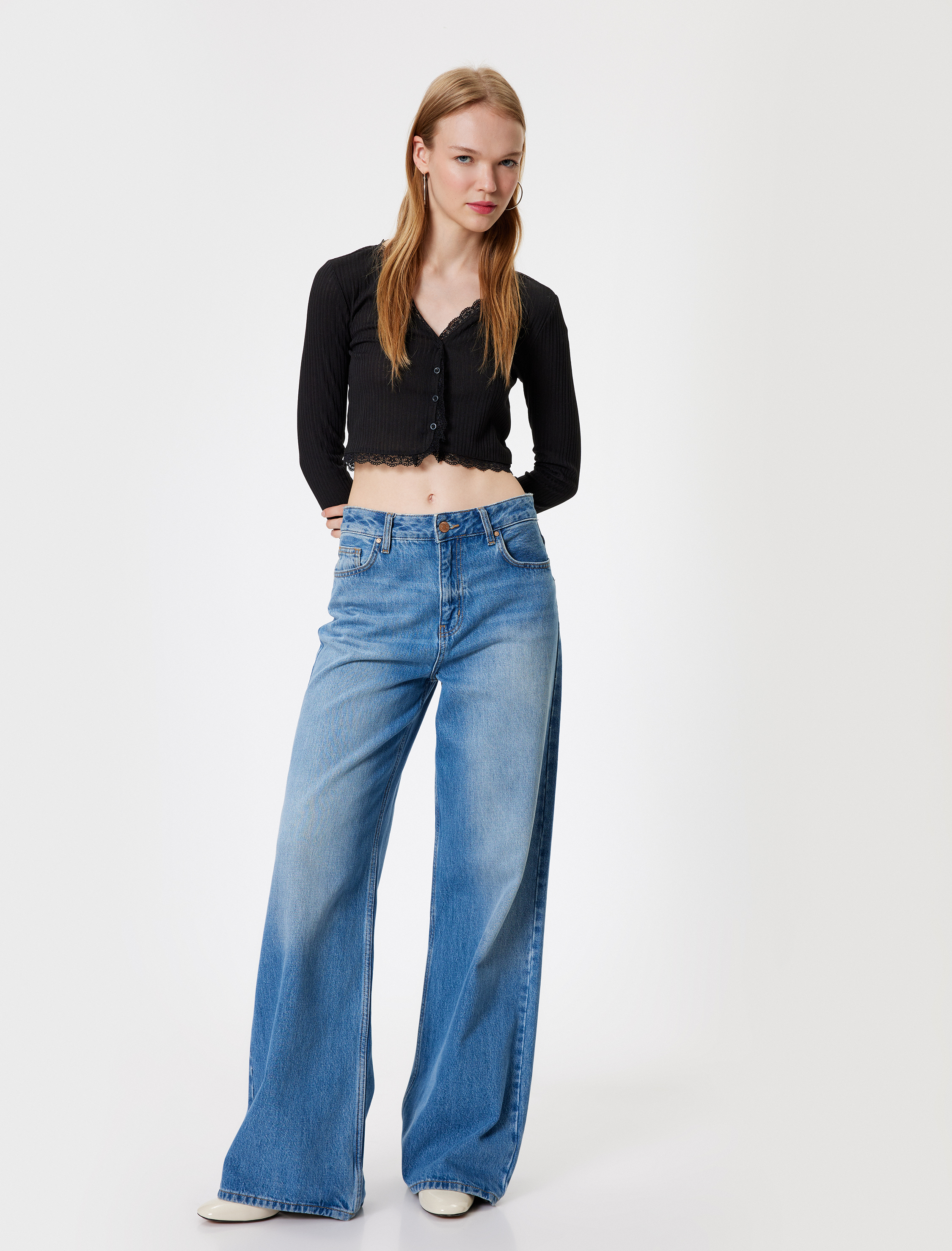   Crop Tişört Uzun Kollu Kaşkorse V Yaka Düğmeli Dantel Detaylı