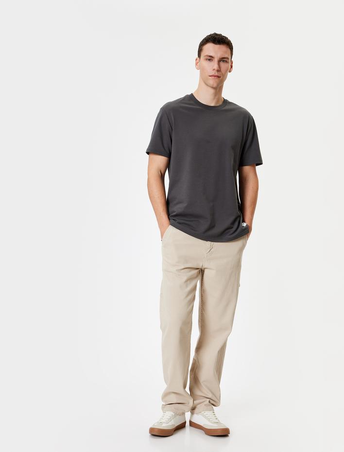  Pamuklu Bisiklet Yaka Etiket Detaylı Kısa Kollu Basic Tişört