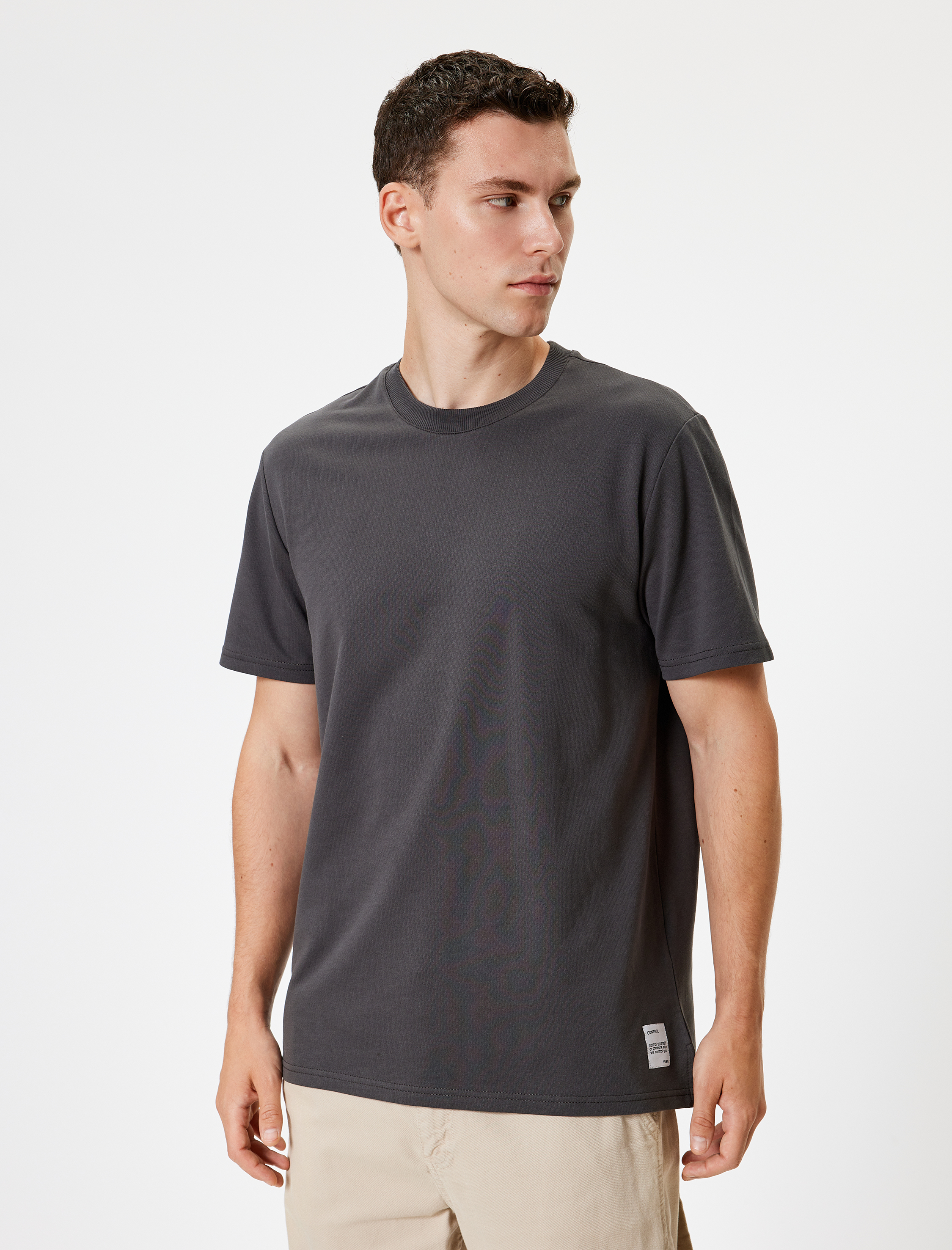   Pamuklu Bisiklet Yaka Etiket Detaylı Kısa Kollu Basic Tişört