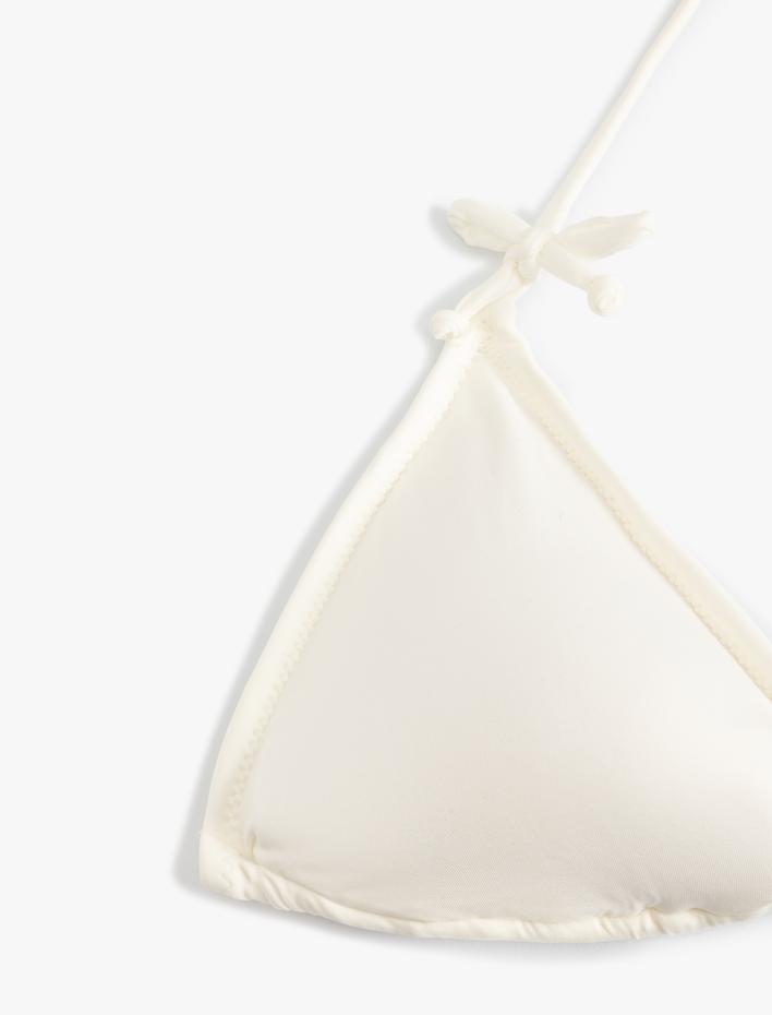  Koton X Sibil Çetinkaya - Üçgen İpli Bikini Üstü Fiyonk Detaylı