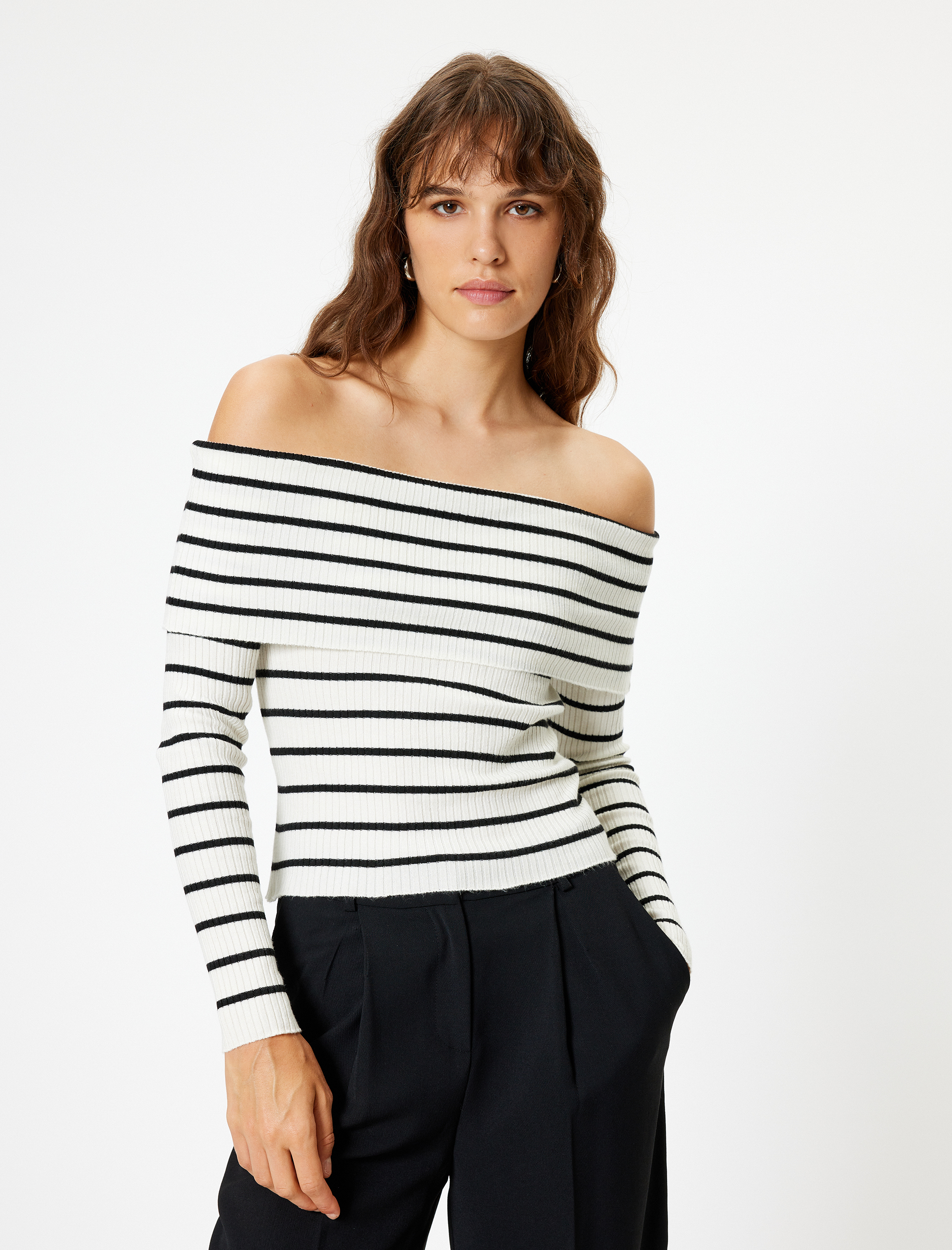   Kat Detaylı Fitilli Uzun Kollu Triko Omzu Açık Kazak