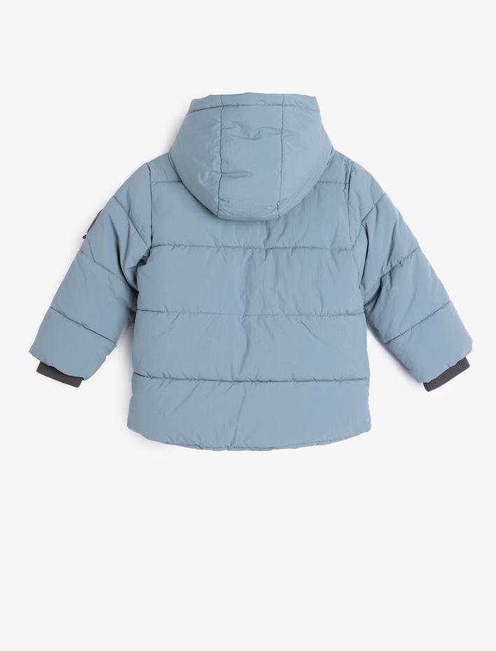 Erkek Bebek Kapşonlu Çıtçıt Detaylı Polar Astarlı Şişme Mont