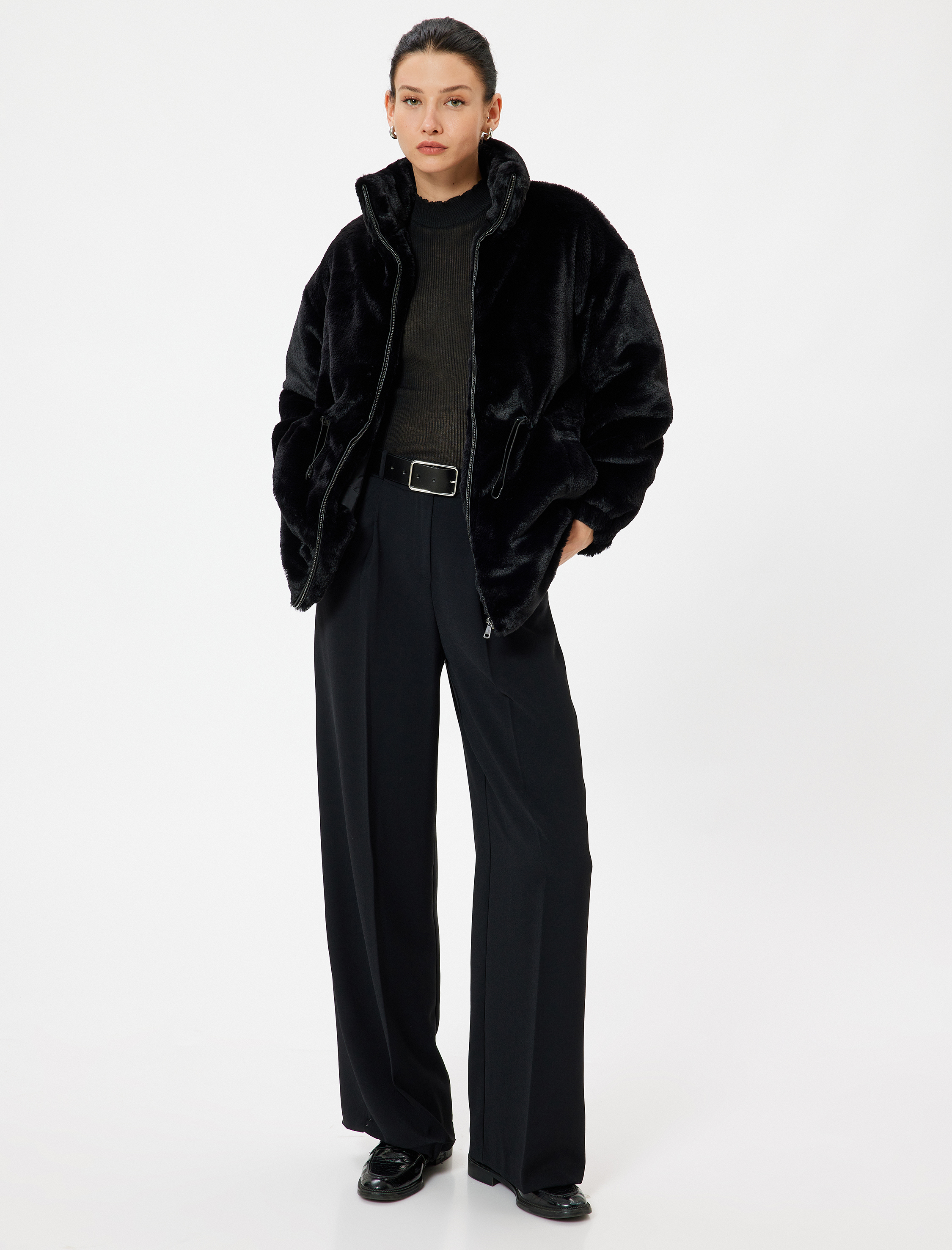   Cepli Beli Lastik Detaylı Dik Yaka Fermuarlı Peluş Mont