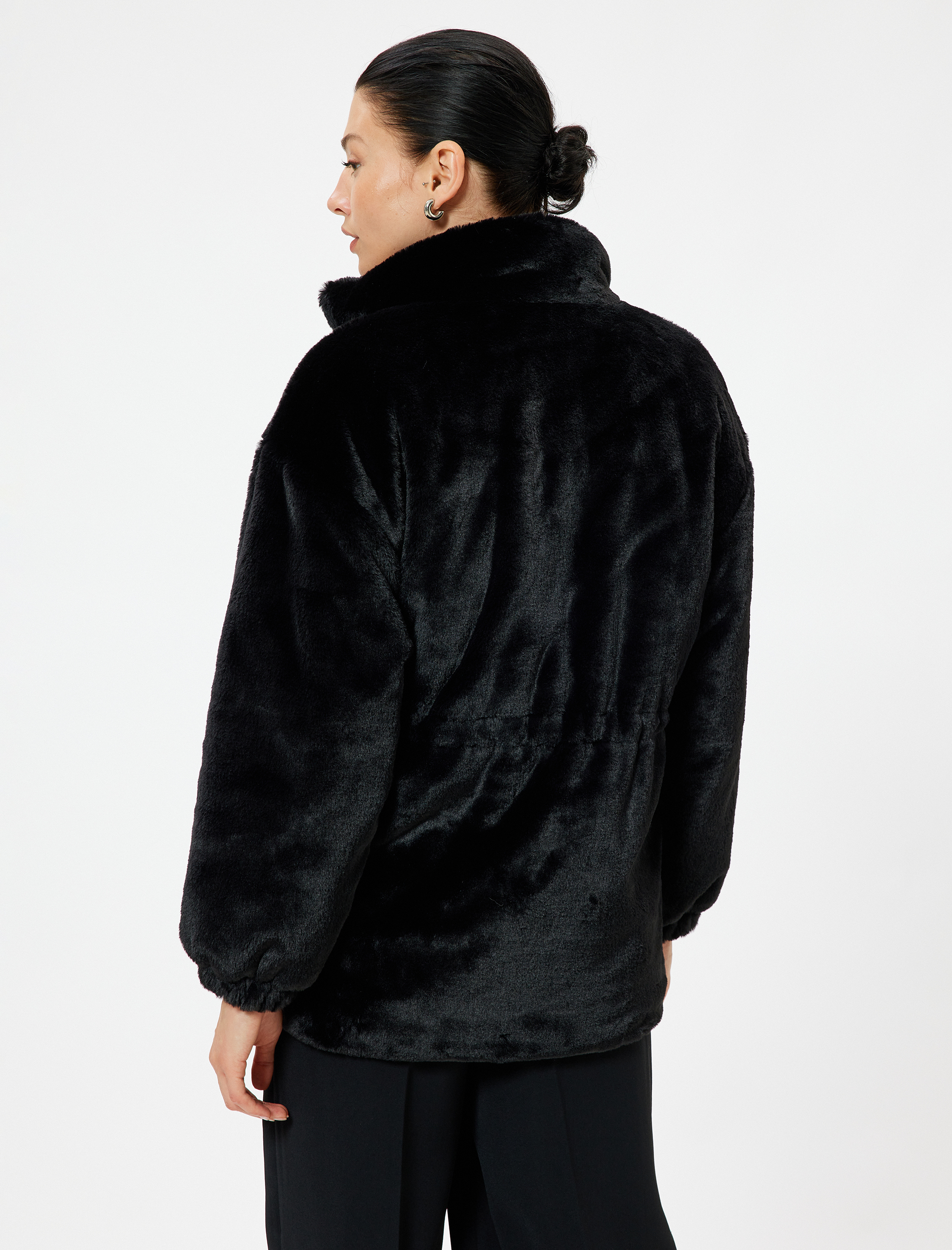   Cepli Beli Lastik Detaylı Dik Yaka Fermuarlı Peluş Mont