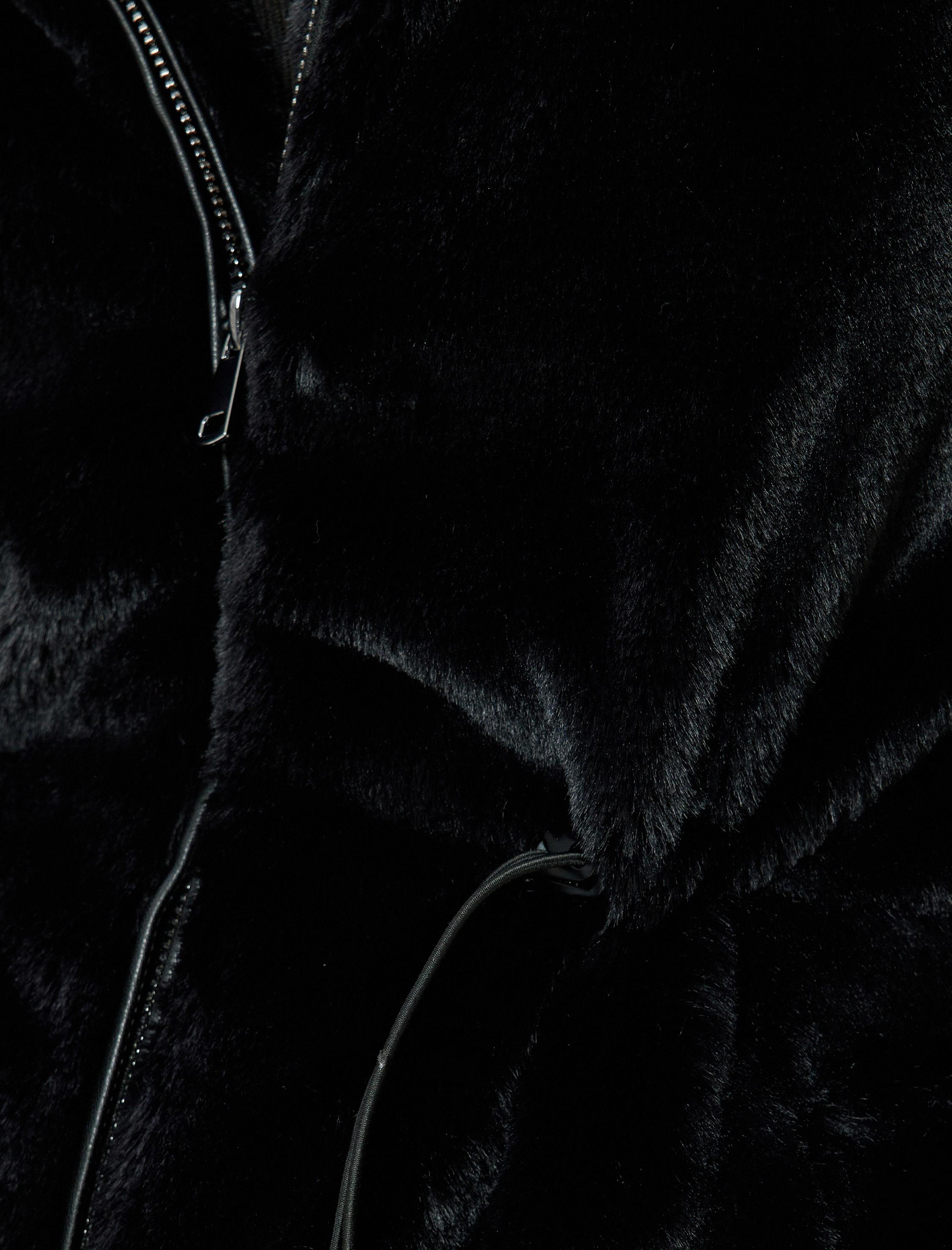   Cepli Beli Lastik Detaylı Dik Yaka Fermuarlı Peluş Mont