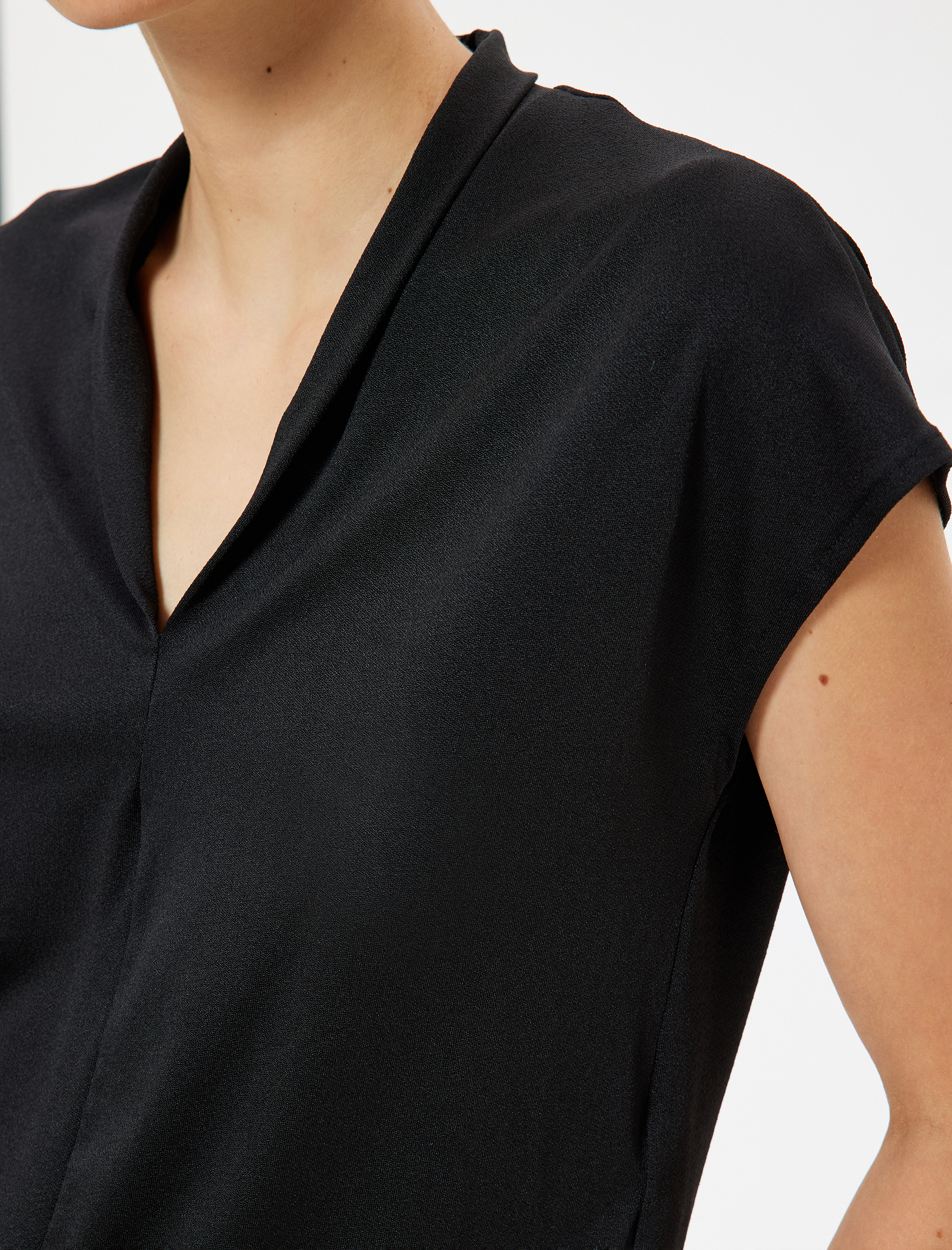   Kap Kol V Yaka Krep Bluz