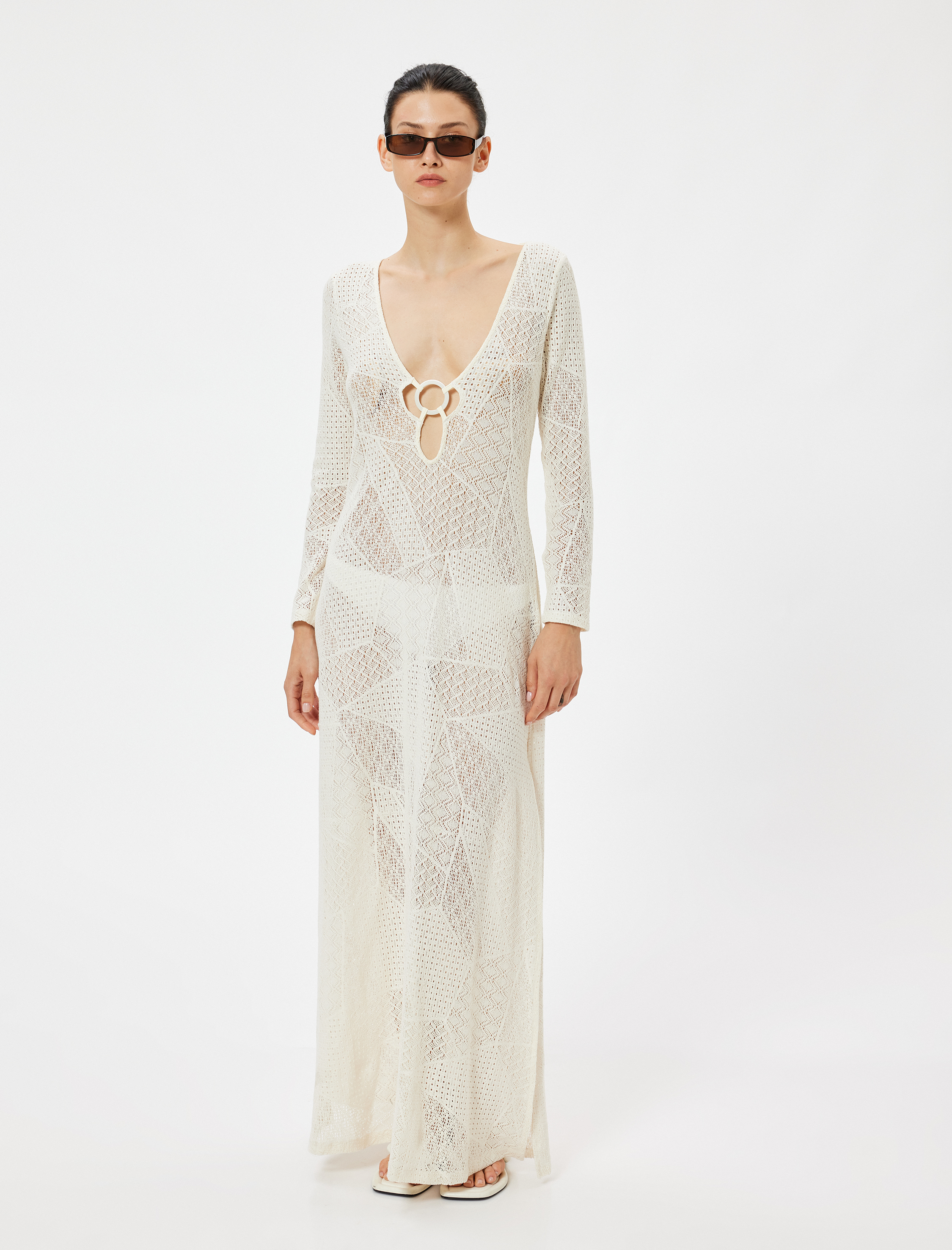   Uzun Kroşe Plaj Elbisesi Derin V Yaka Halka Detaylı Uzun Kollu Yırtmaç Detaylı