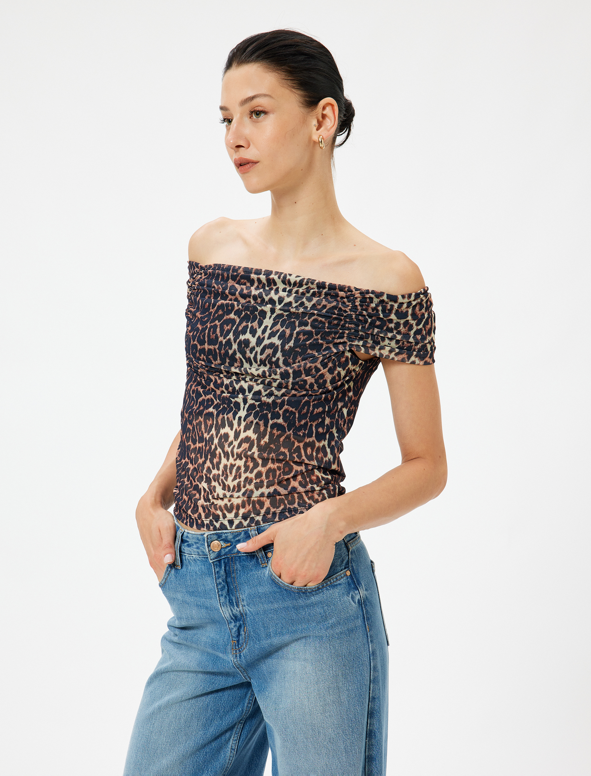   Leopar Desenli Madonna Yaka Bluz Omzu Açık Tül Drape Detaylı