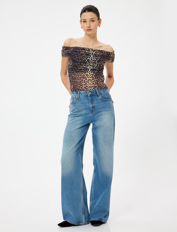  Leopar Desenli Madonna Yaka Bluz Omzu Açık Tül Drape Detaylı