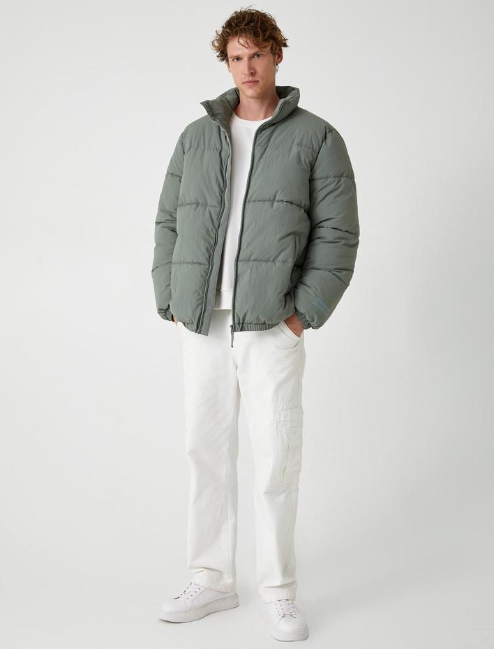  Şişme Mont Slogan Baskılı Fermuarlı Cep Detaylı