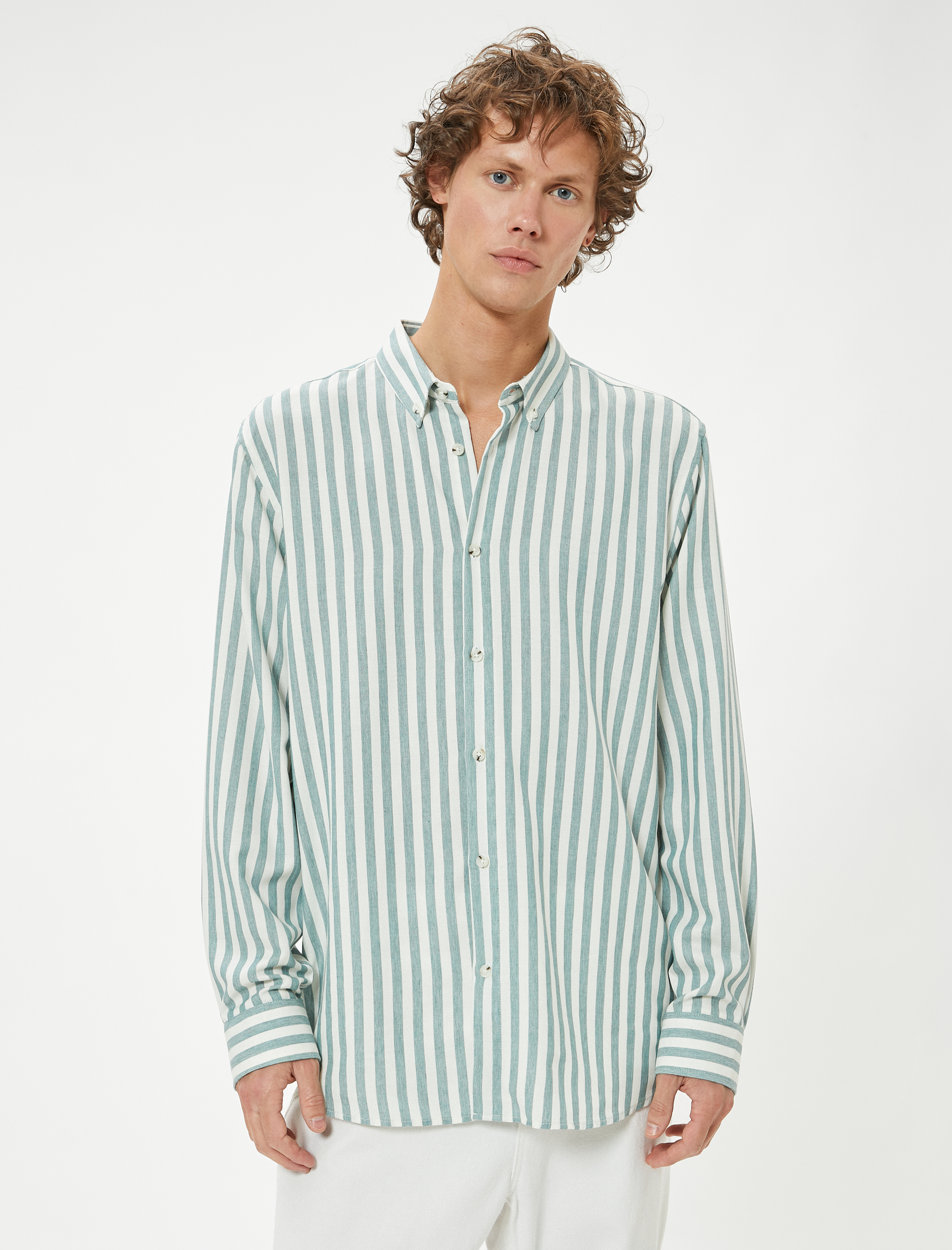 Uzun Kollu Düğmeli Yaka Çizgili Regular Fit Gömlek