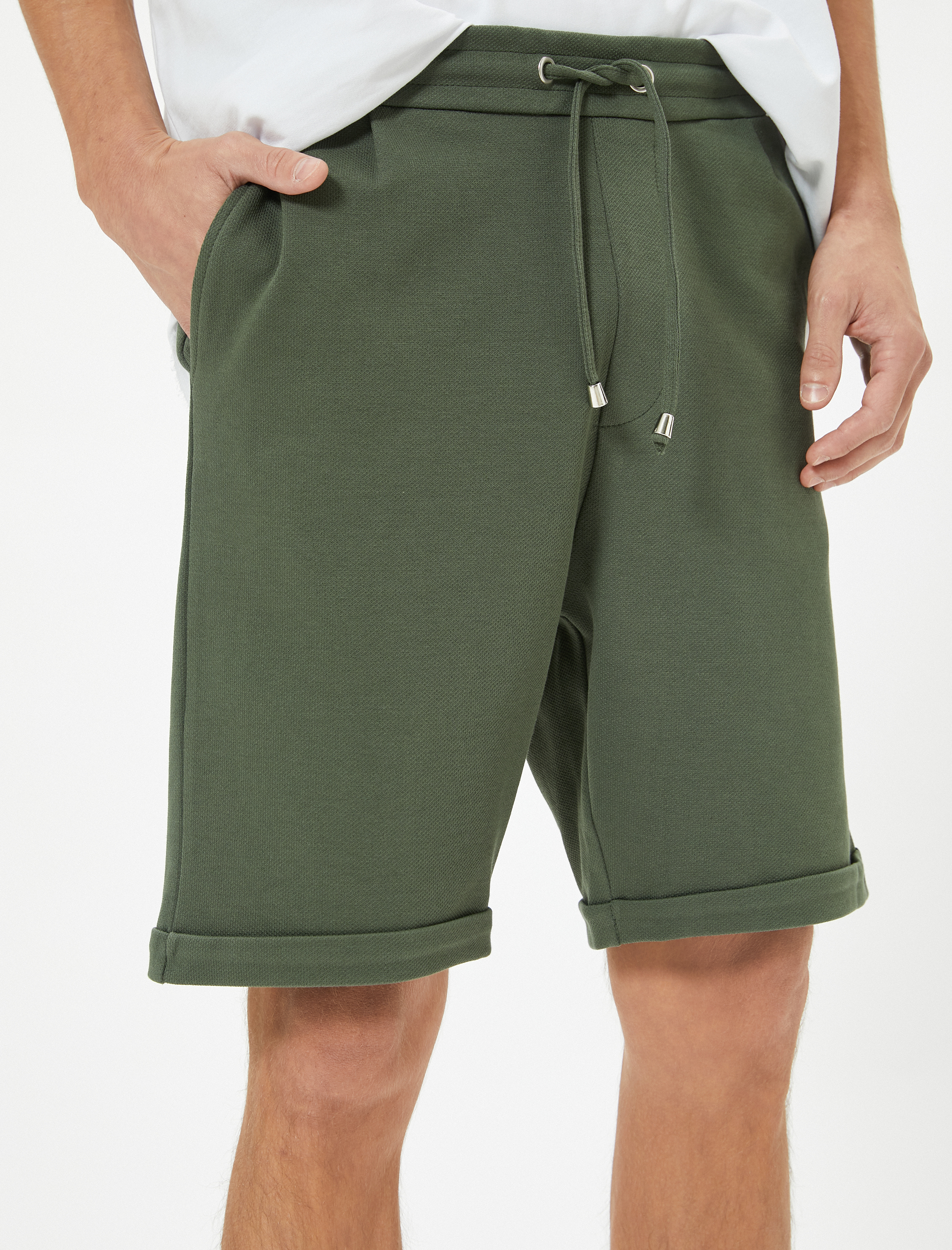   Bermuda Şort Cep Detaylı Katlamalı Paça Pamuk Karışımlı