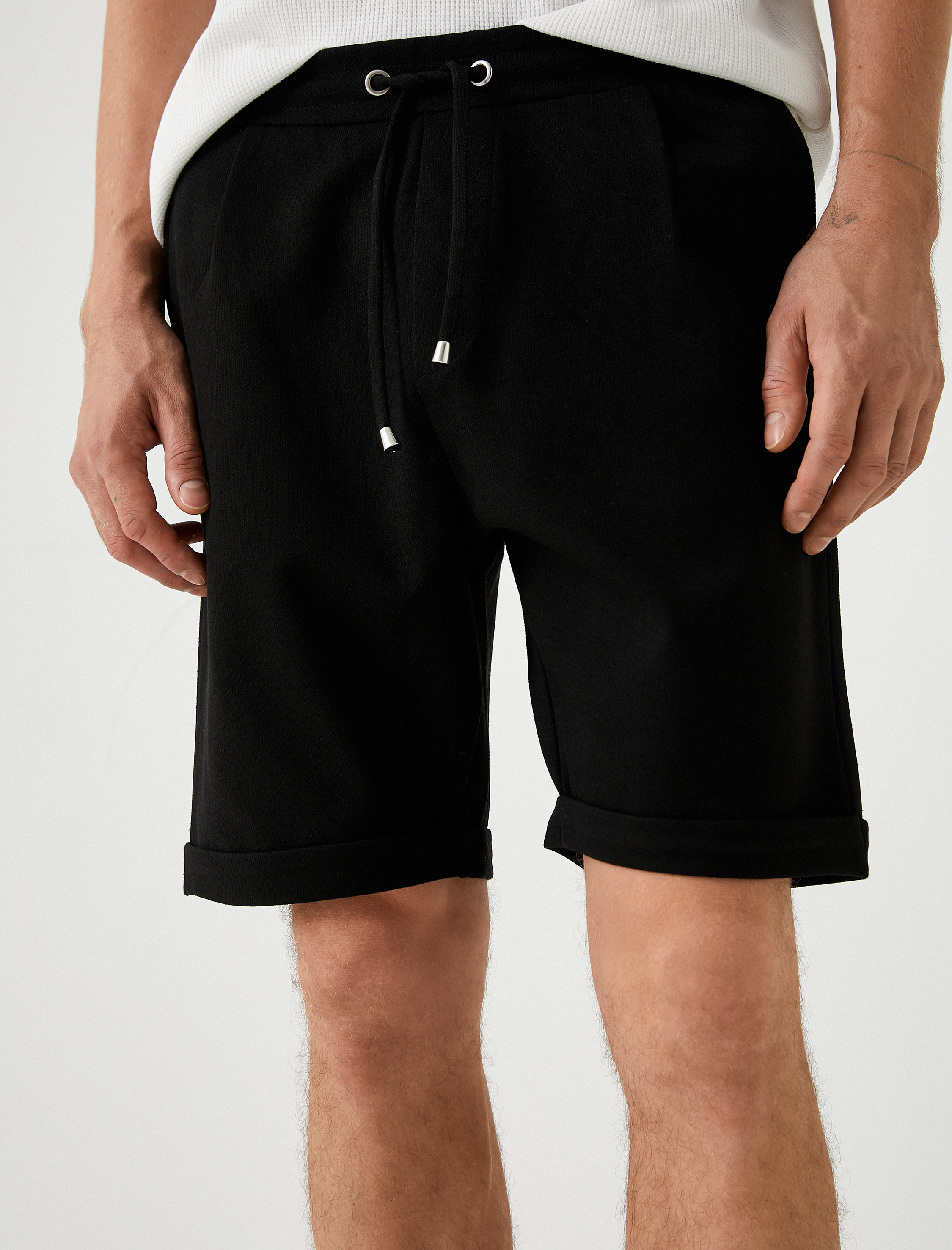   Bermuda Şort Cep Detaylı Katlamalı Paça Pamuk Karışımlı