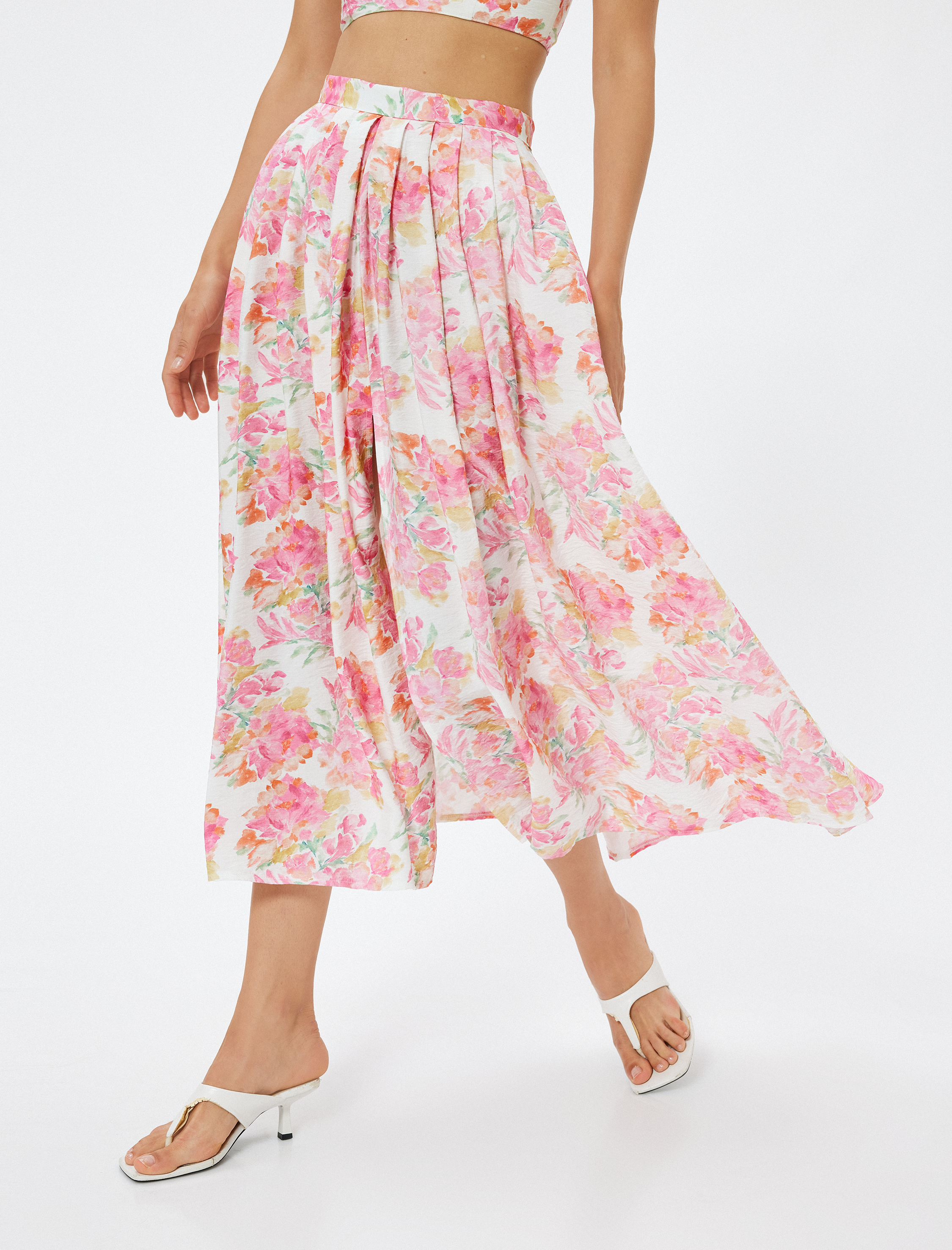   Çiçekli Uzun Çan Etek Pileli Yırtmaç Detaylı