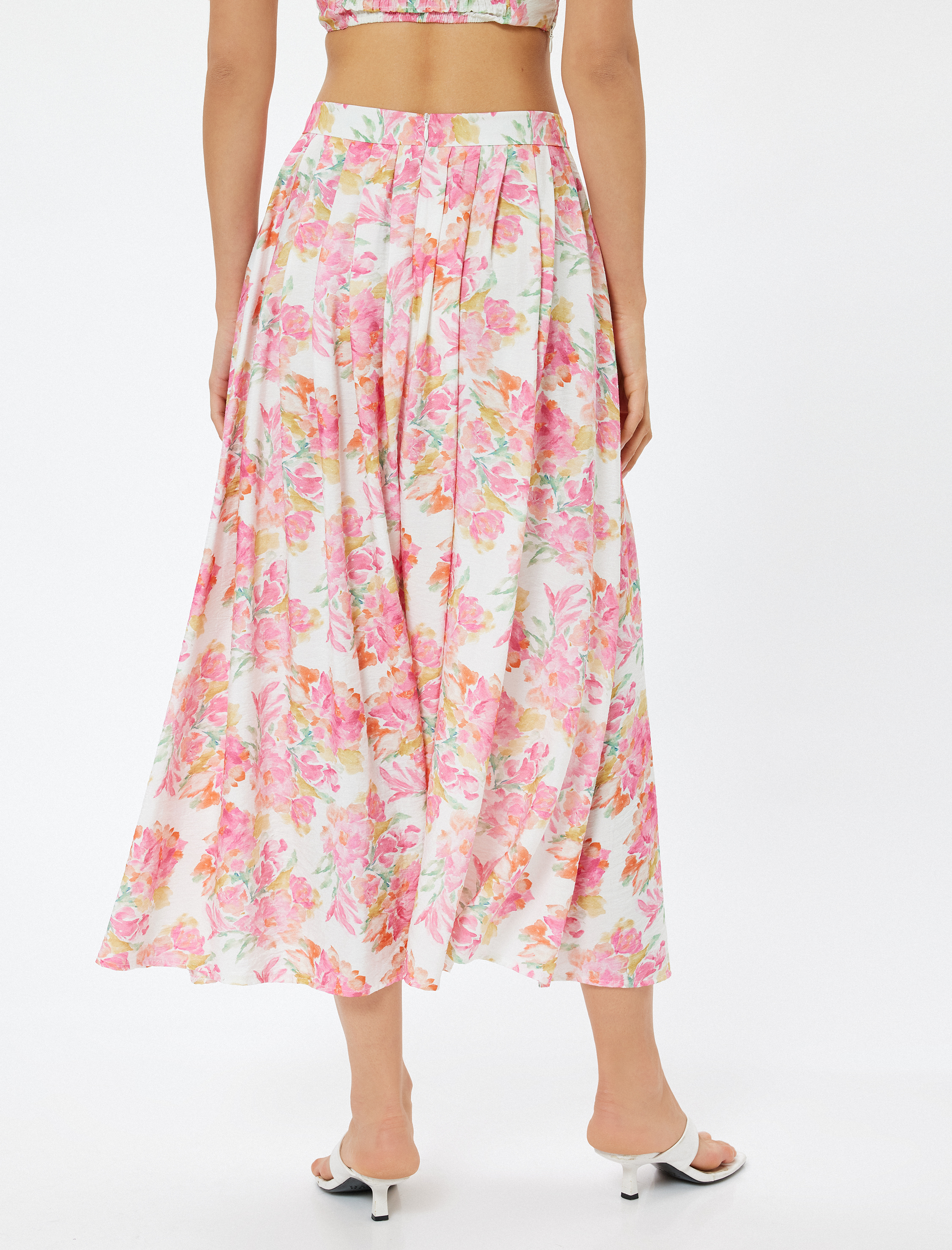   Çiçekli Uzun Çan Etek Pileli Yırtmaç Detaylı