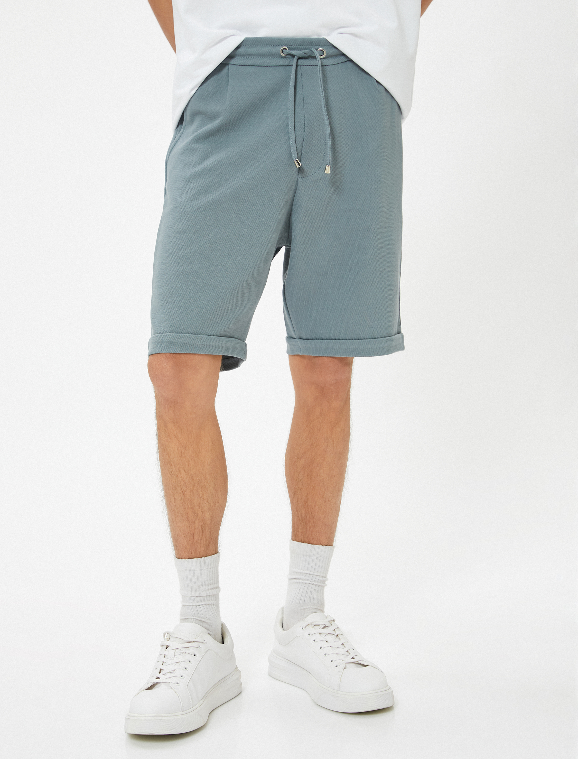   Bermuda Şort Cep Detaylı Katlamalı Paça Pamuk Karışımlı