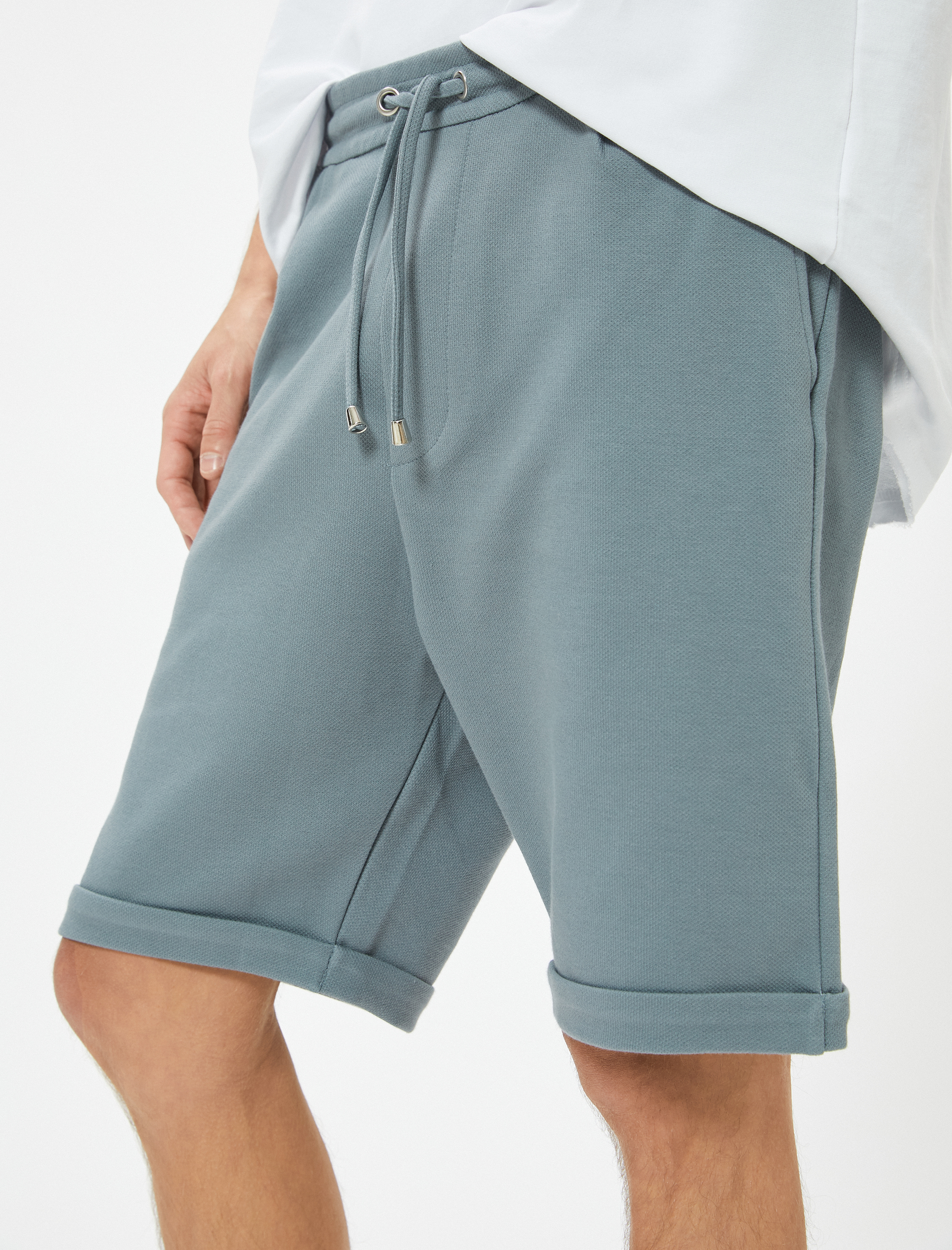   Bermuda Şort Cep Detaylı Katlamalı Paça Pamuk Karışımlı