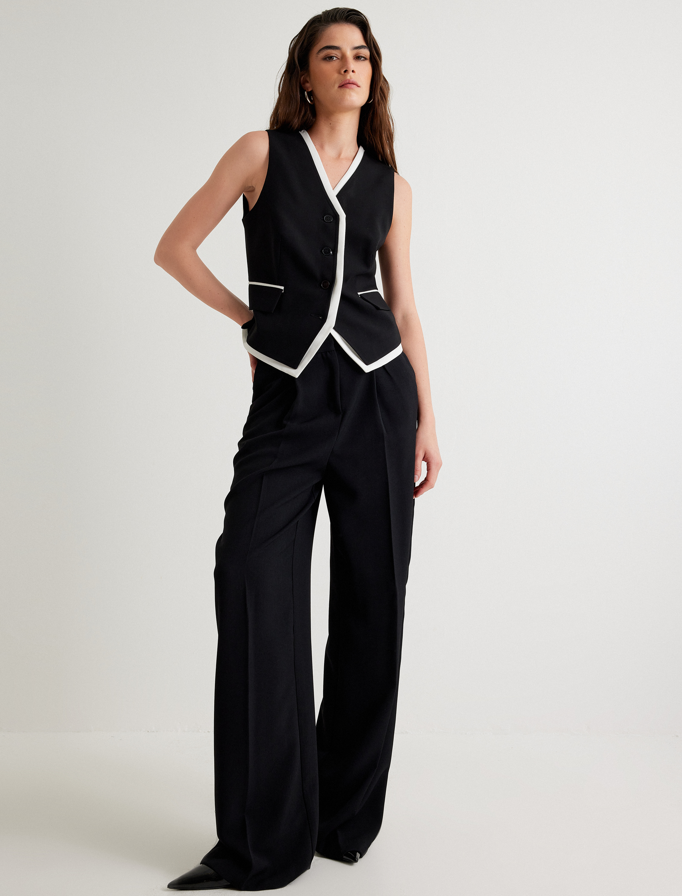 V Yaka Düğmeli Cepli Renk Kontrastlı Yelek