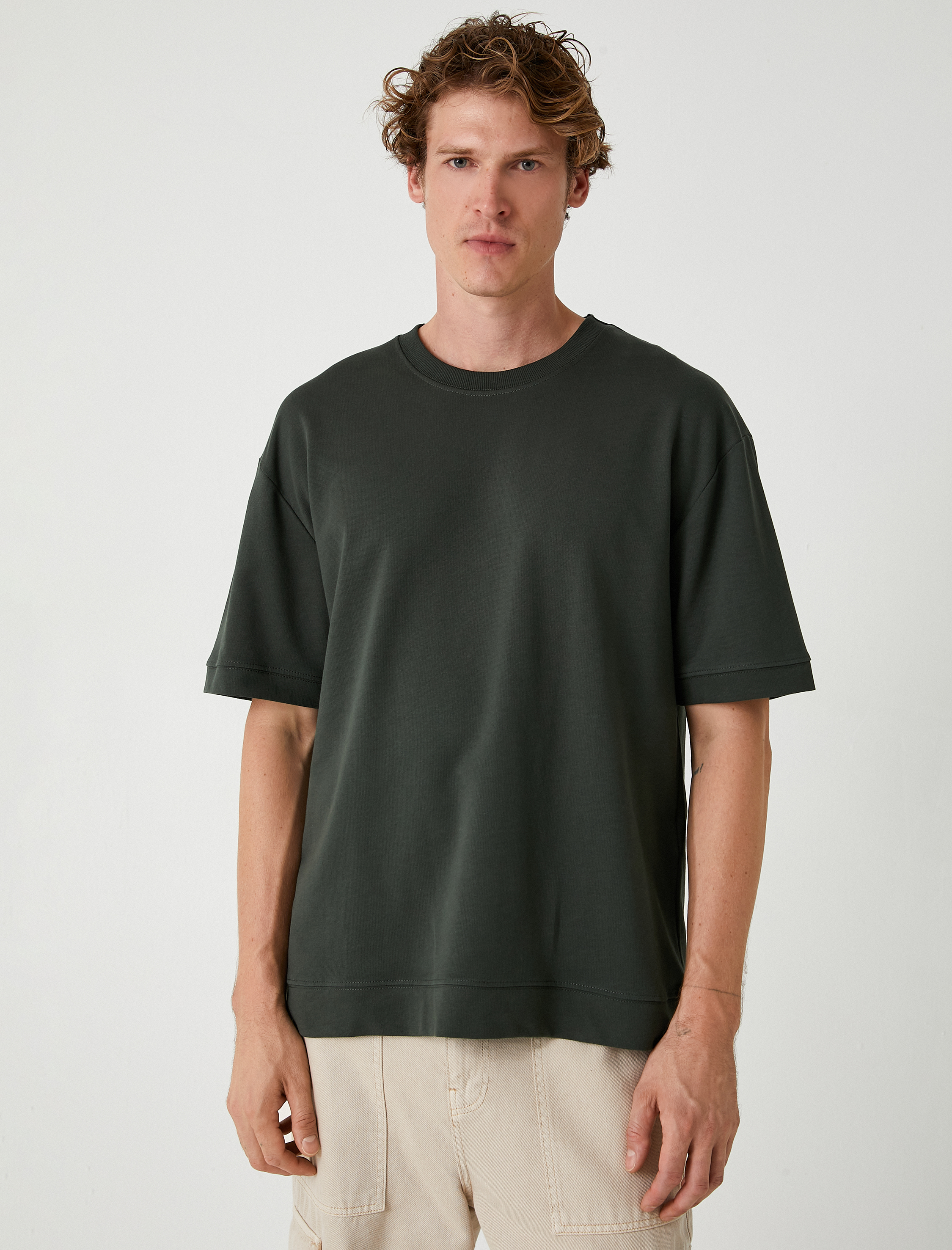   Pamuklu Kısa Kollu Bisiklet Yaka Oversize Tişört