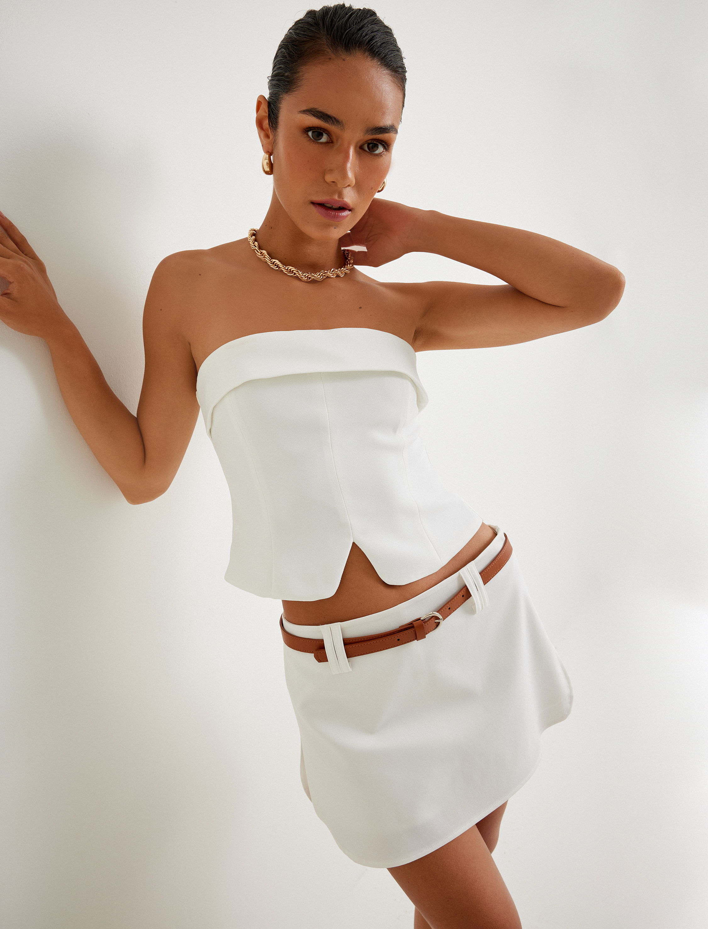   Düşük Bel Mini Şort Etek Kemerli