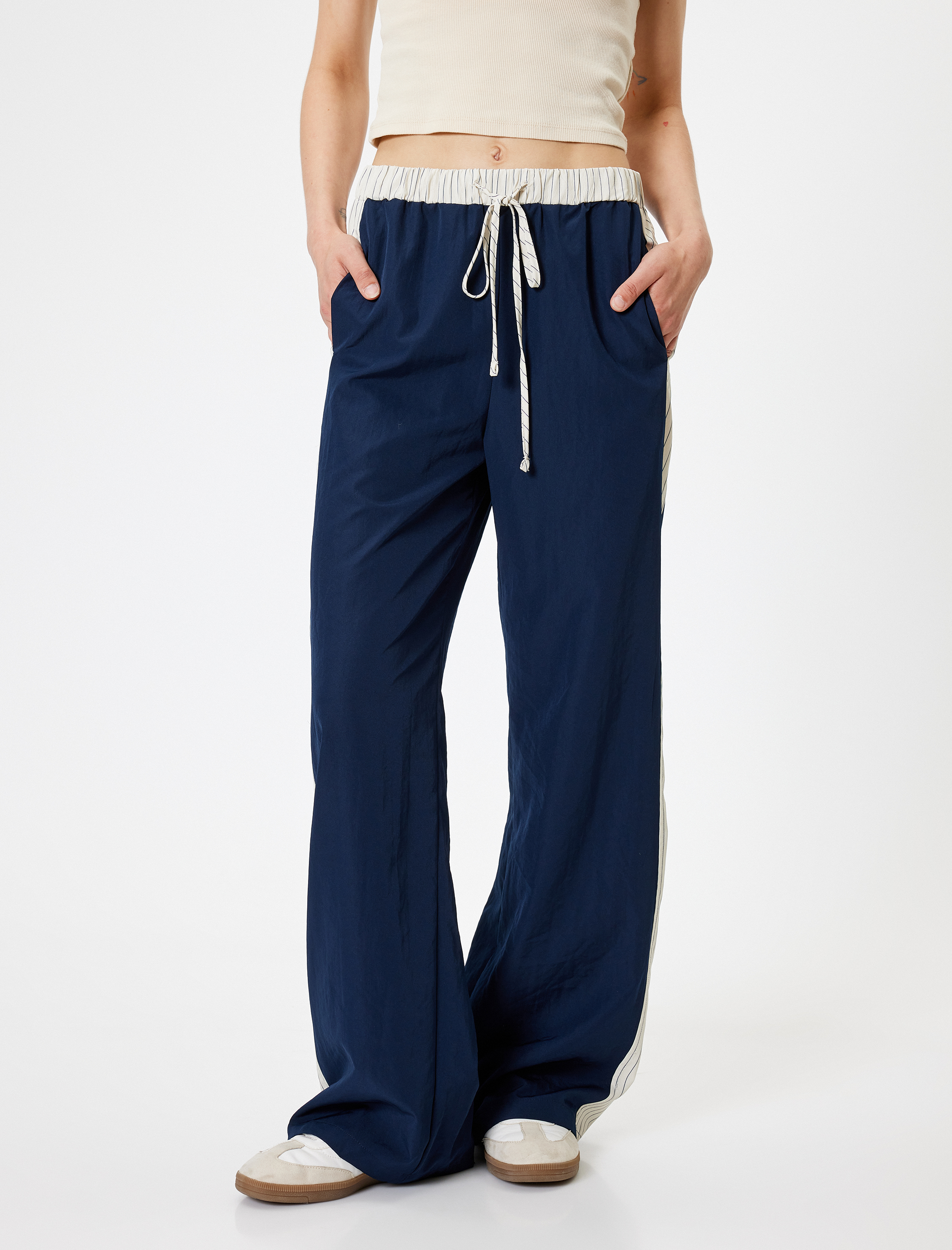   Paraşüt Pantolon Beli Bağcıklı Geniş Paça Cep Detaylı