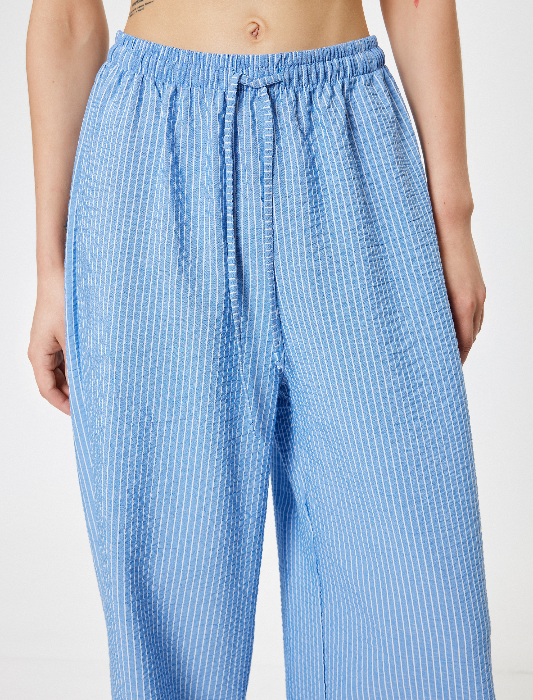   Bol Paça Pantolon Beli Bağcıklı Cepli Şerit Detaylı