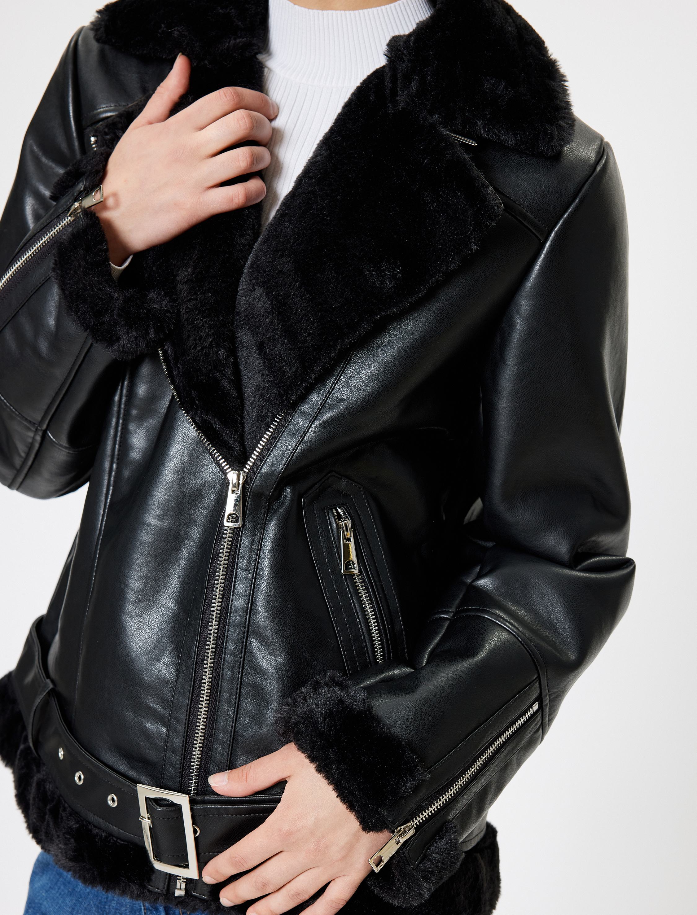 Deri Görünümlü Suni Kürklü Fermuarlı Biker Ceket