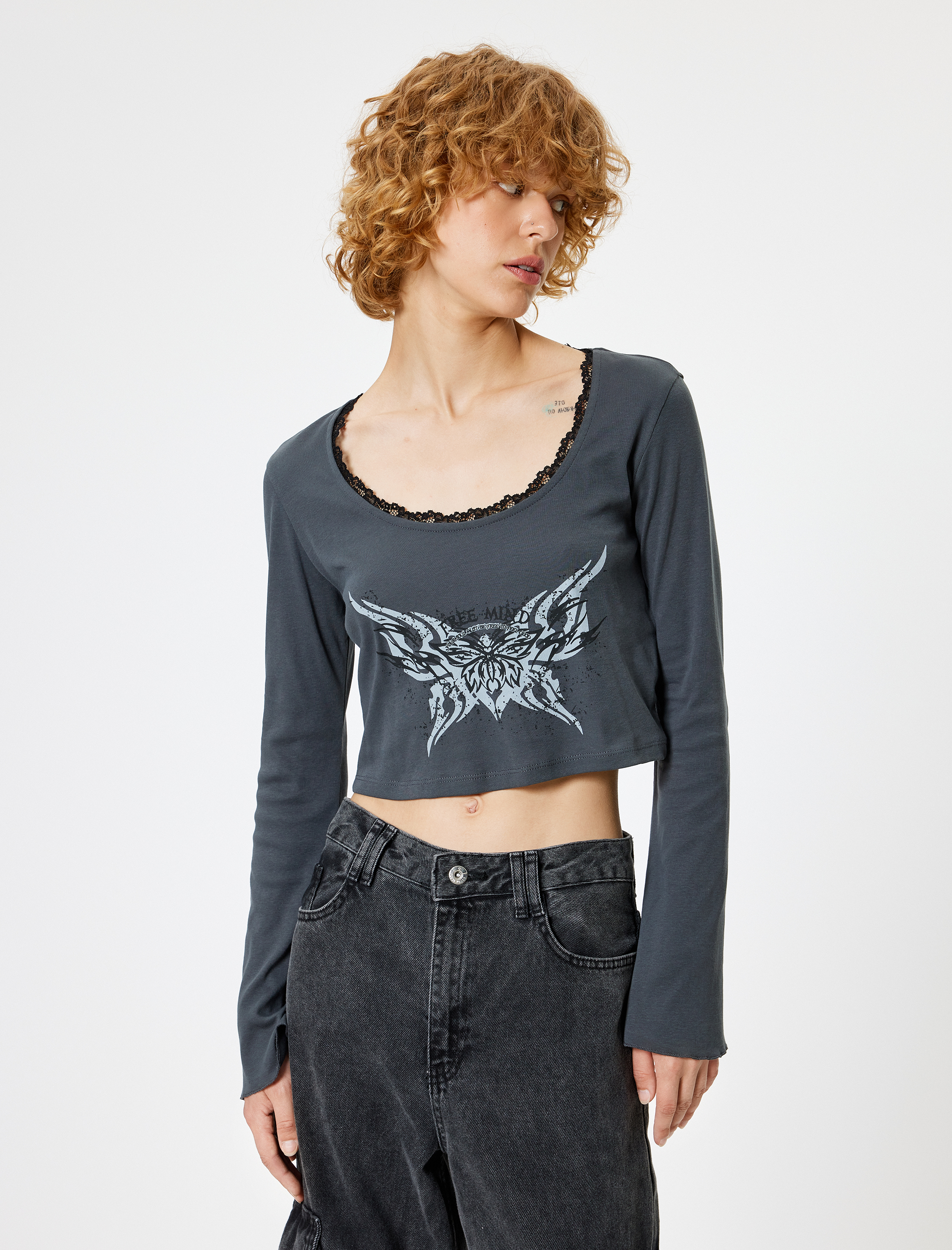   Crop Tişört Uzun Kollu Baskılı U Yaka Dantel Detaylı Slim Fit