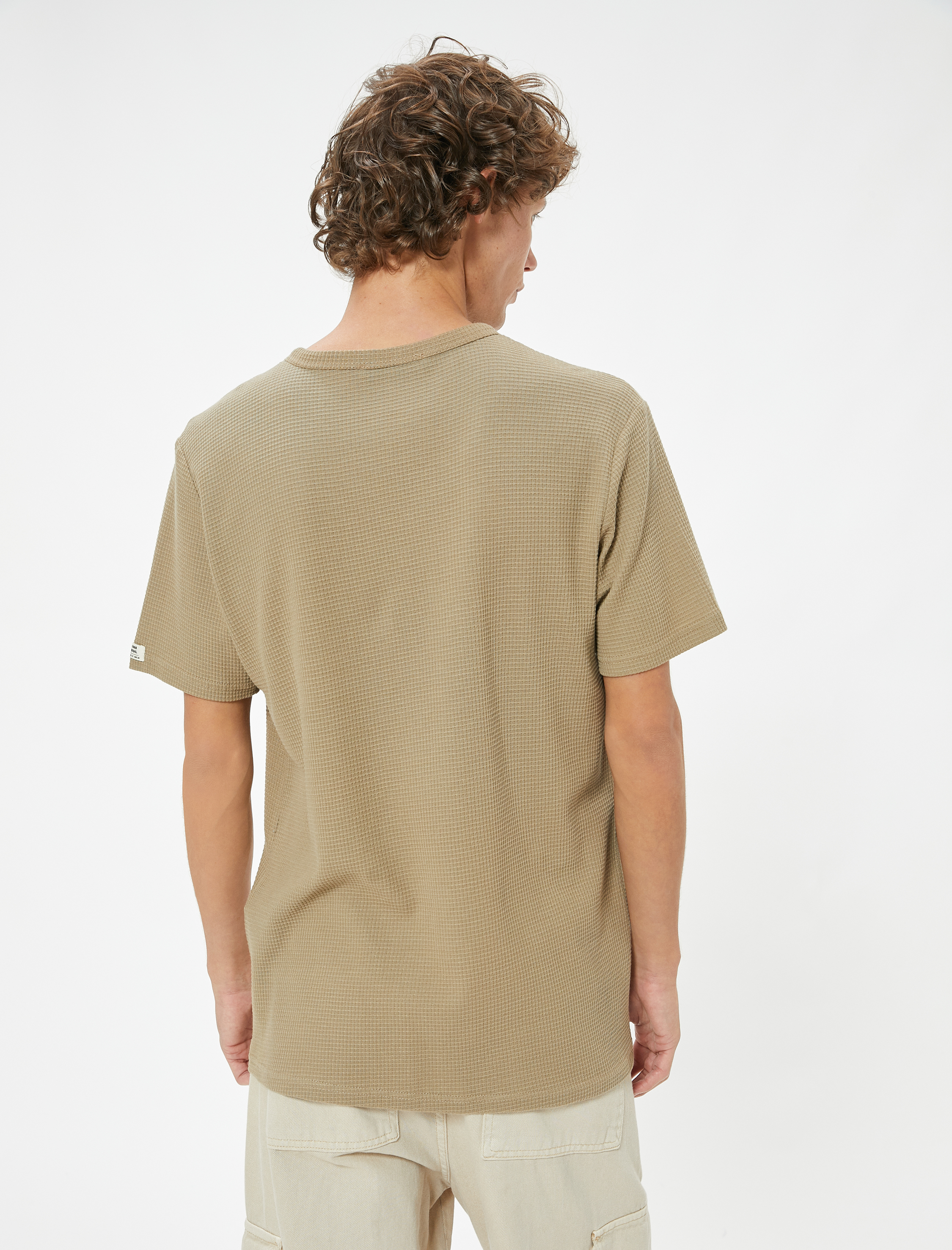   Etiket Detaylı Pamuklu Kısa Kollu Bisiklet Yaka Tişört