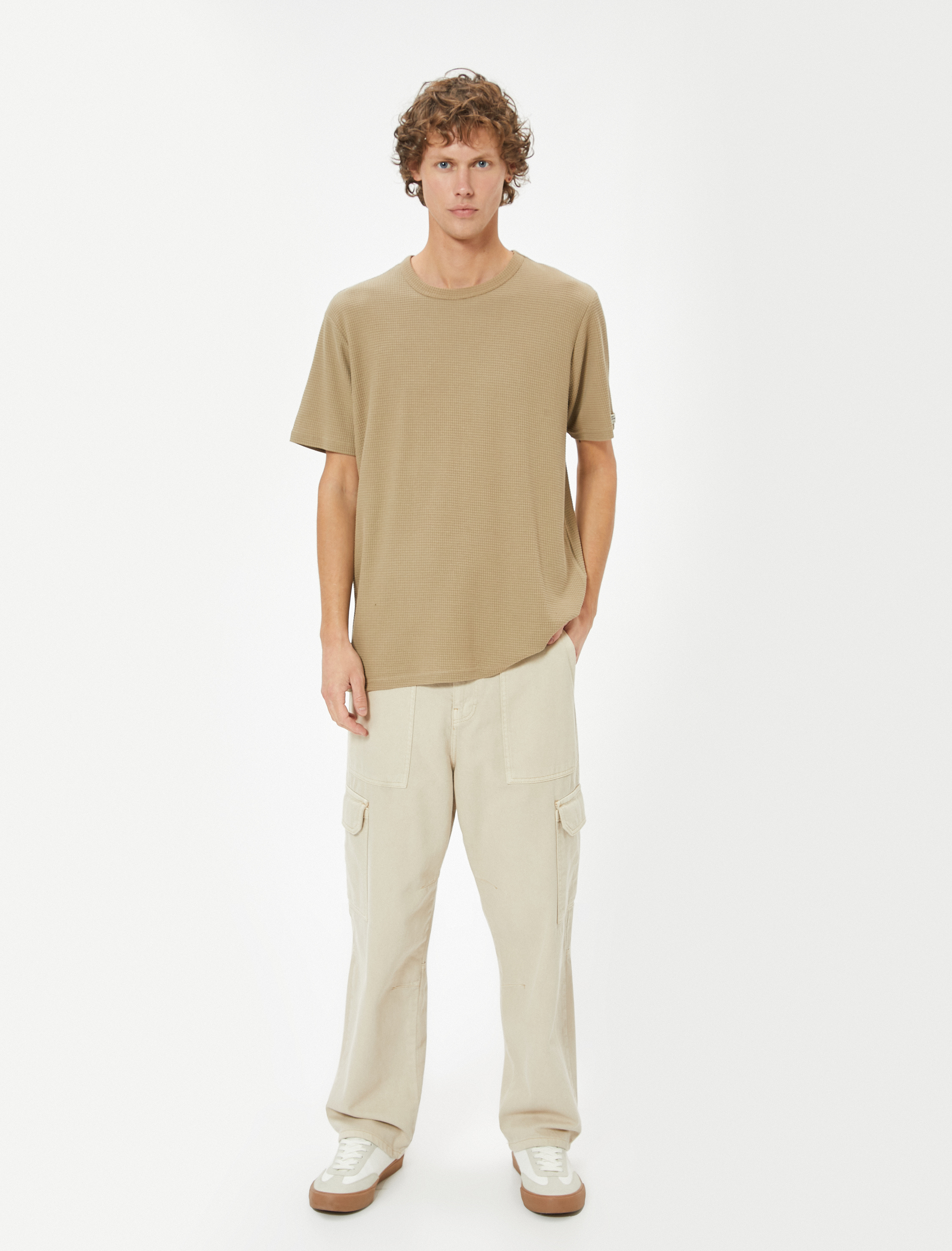   Etiket Detaylı Pamuklu Kısa Kollu Bisiklet Yaka Tişört