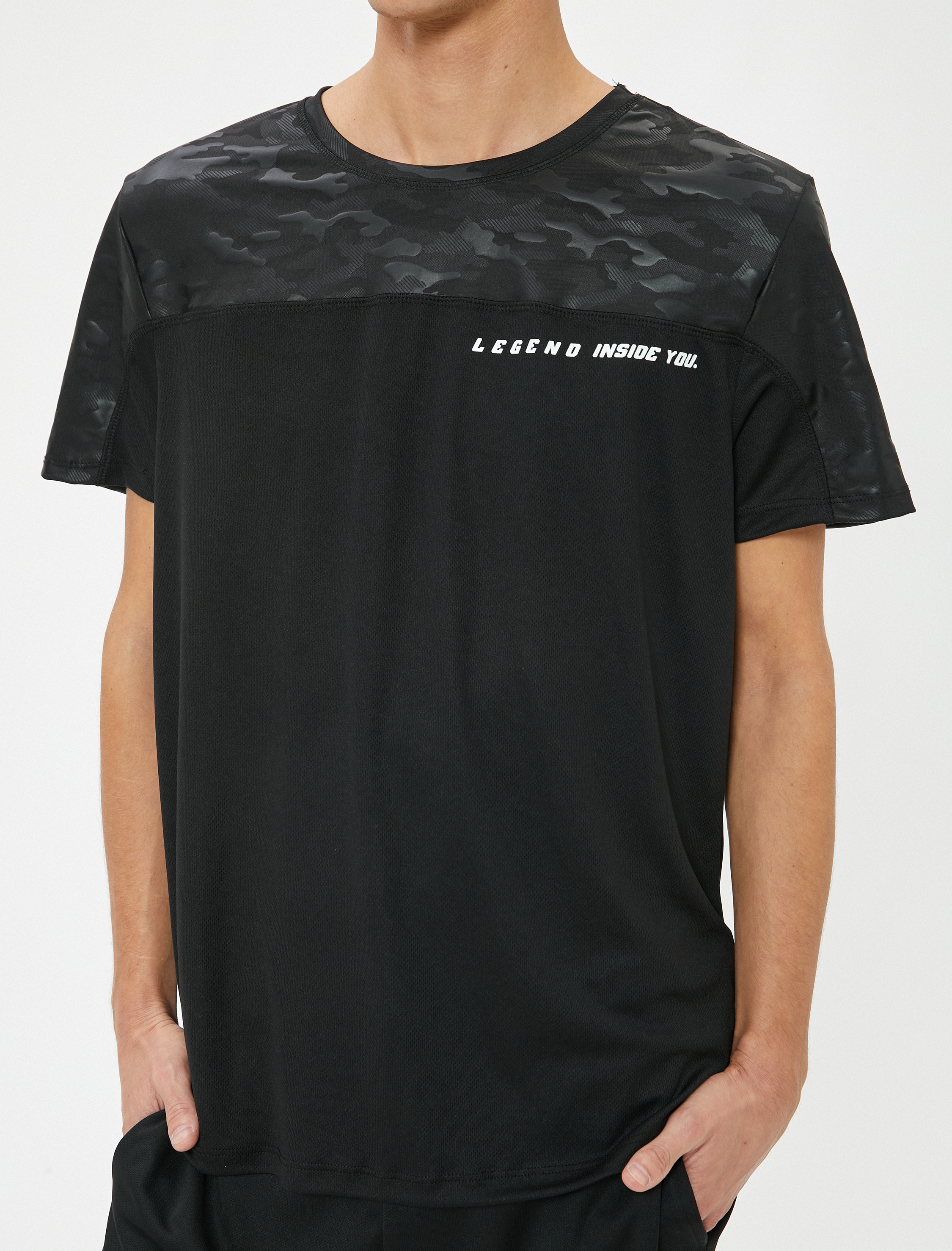   Slogan Baskılı Kamuflaj Detaylı Bisiklet Yaka Kısa Kollu Spor Tişört