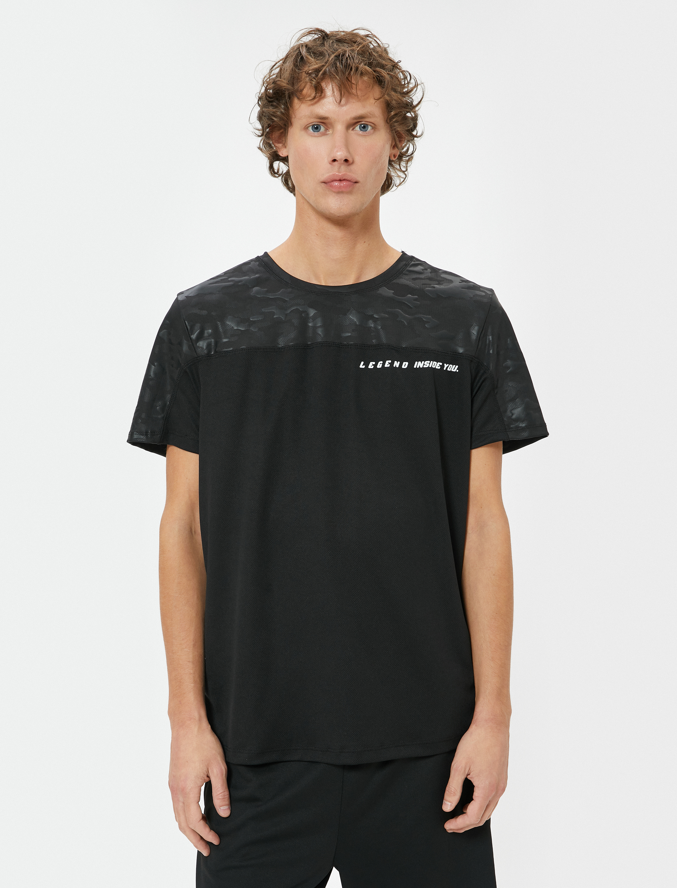   Slogan Baskılı Kamuflaj Detaylı Bisiklet Yaka Kısa Kollu Spor Tişört