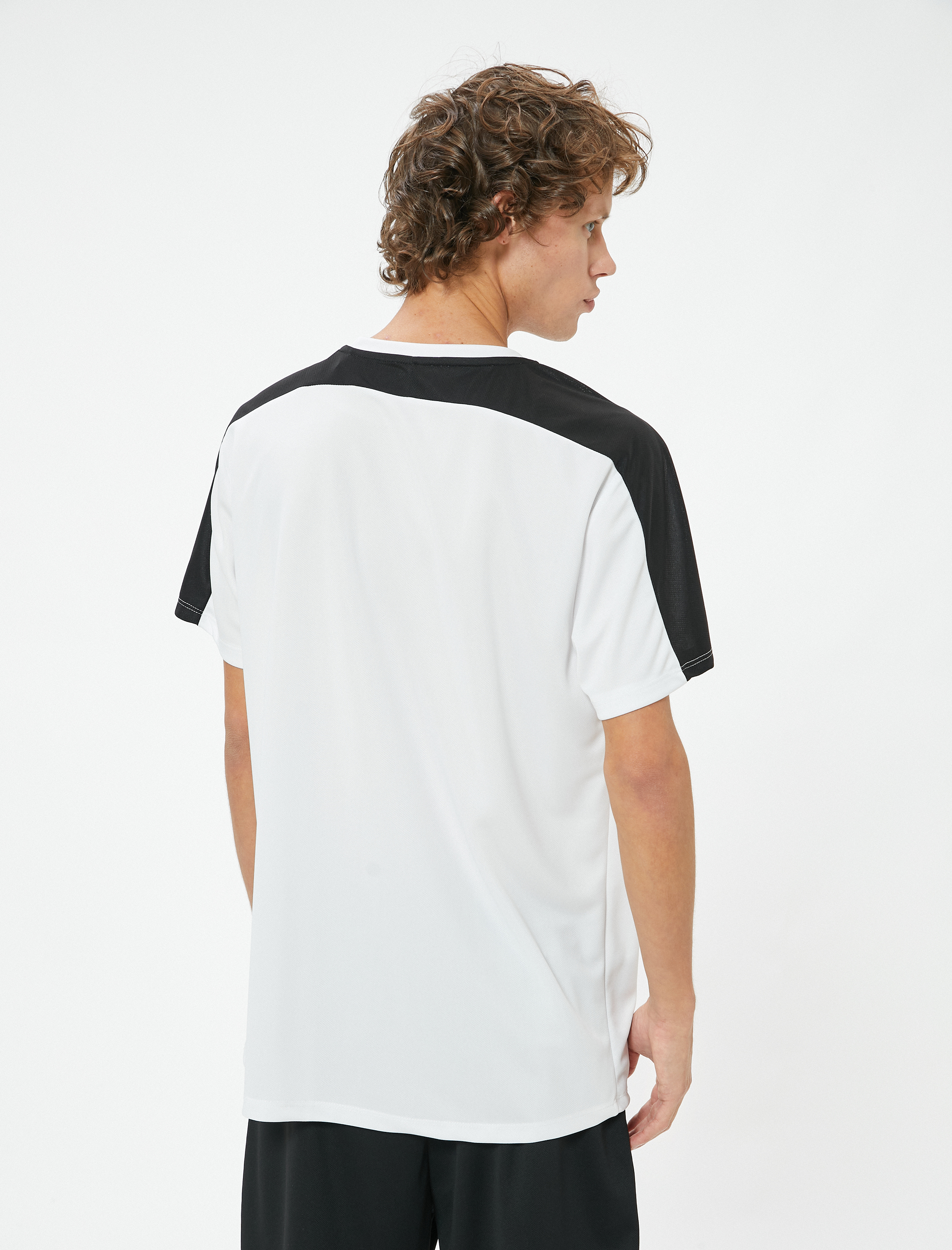   Kısa Kollu Bisiklet Yaka Şerit Detaylı Slogan Baskılı Spor Tişört