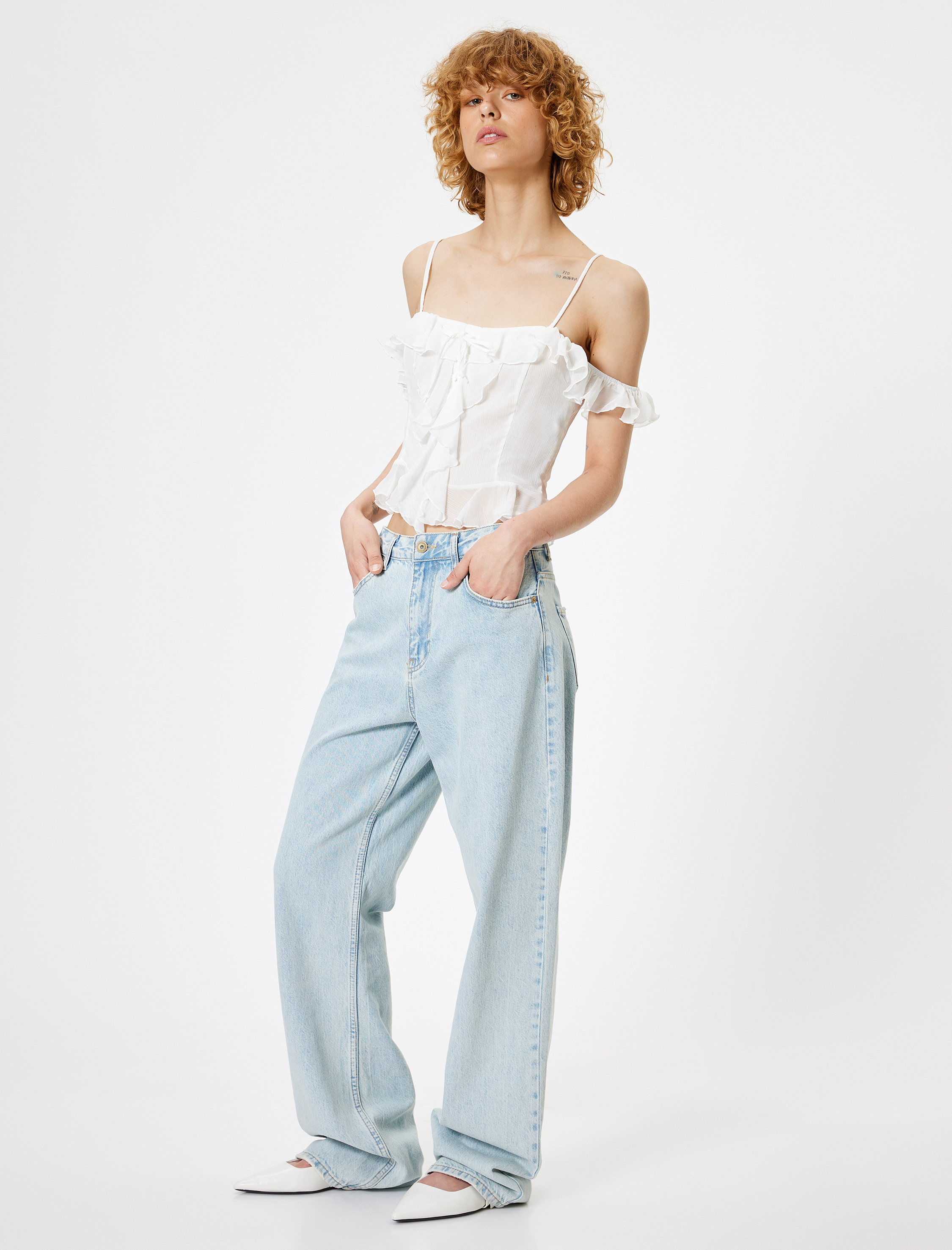   Omuzları Açık Fırfırlı Bluz Crop İnce Askılı