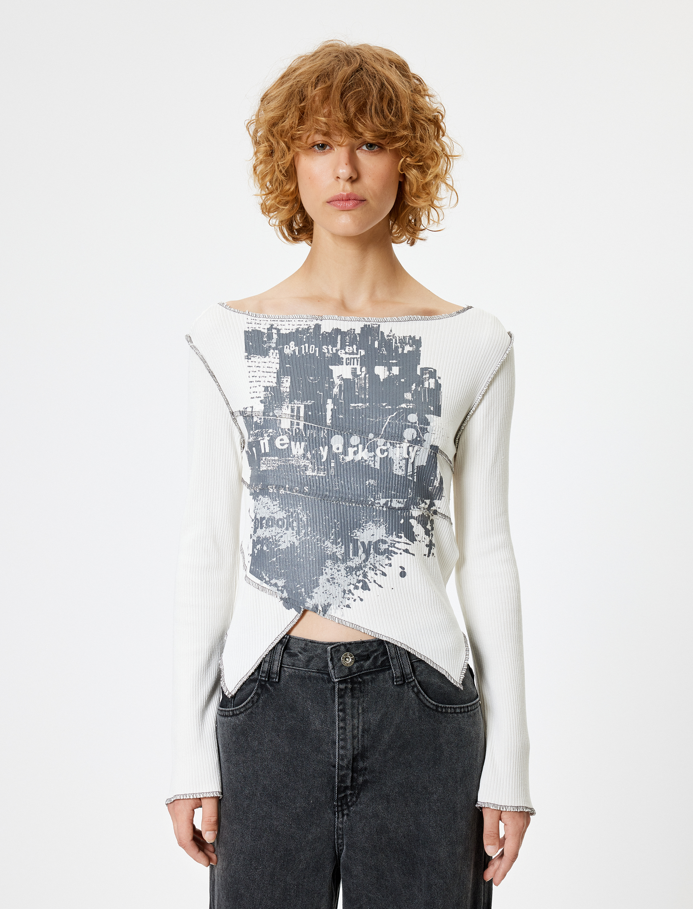   Uzun Kollu Tişört Kaşkorse Baskılı Kayık Yaka Slim Fit Asimetrik Kesim