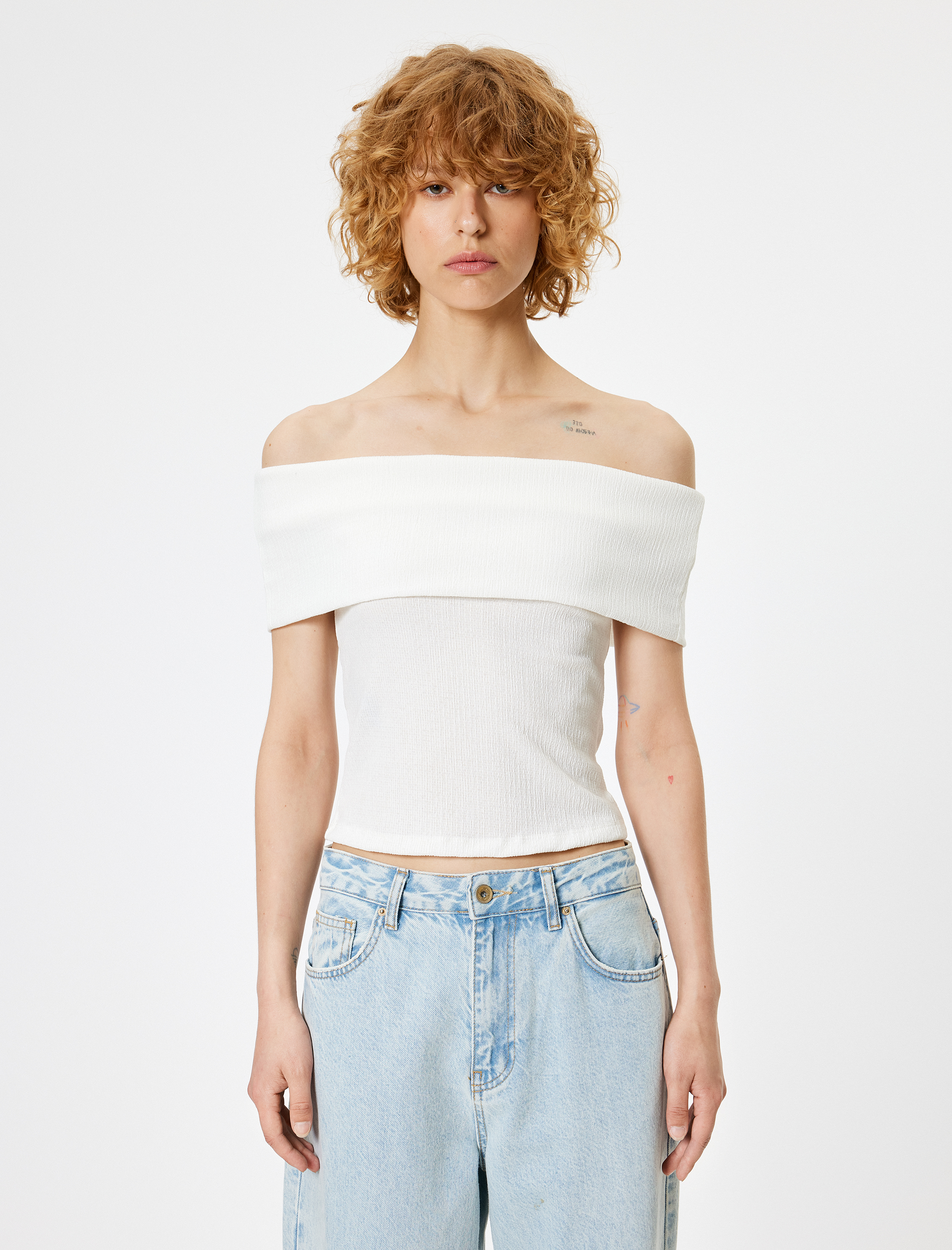   Madonna Yaka Omzu Açık Crop Bluz Kısa Kollu Bürümcük Dokulu Slim Fit