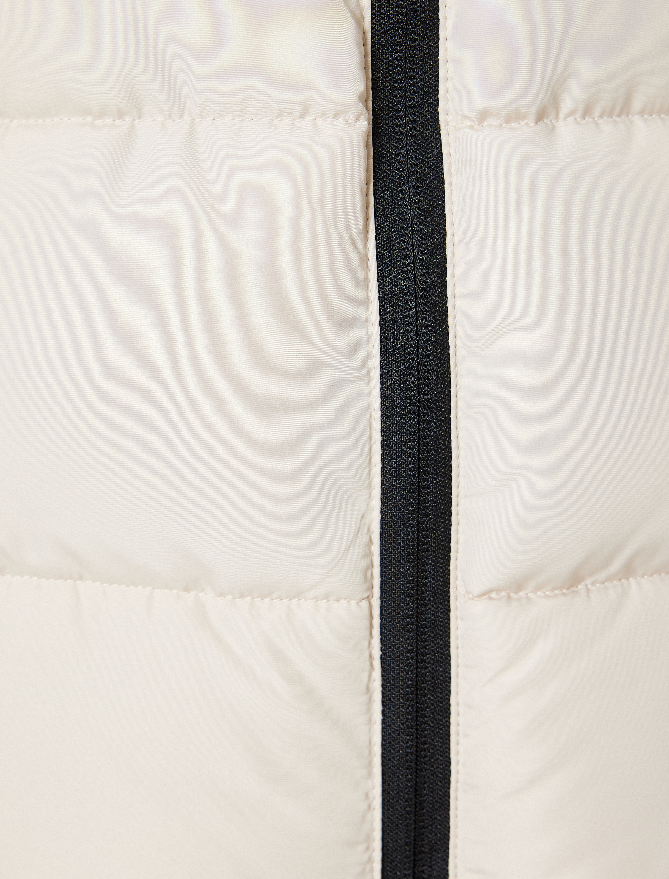   Şişme Mont Kapüşonlu Fermuarlı Cep Detaylı