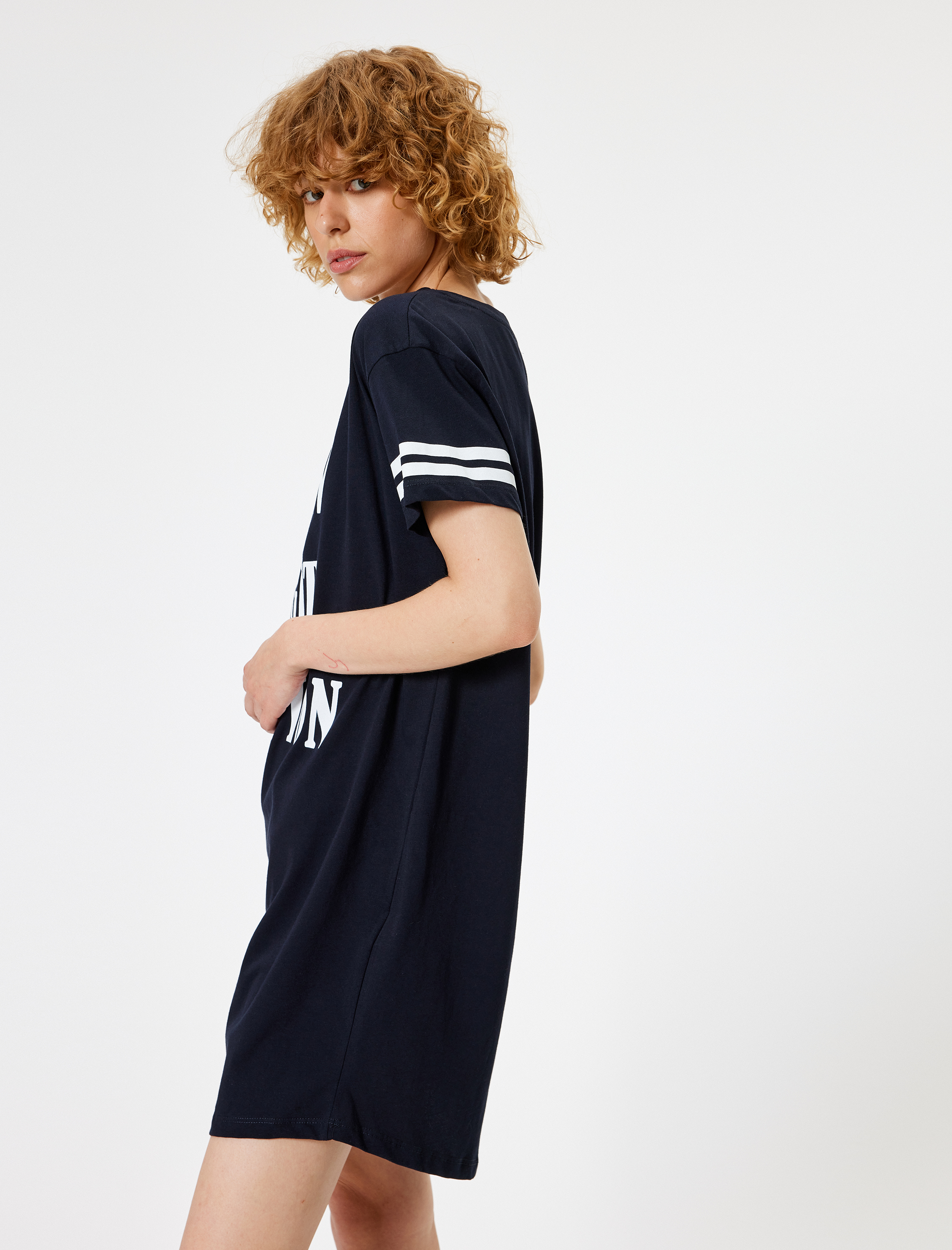   Kısa Kollu Gecelik Baskılı Bisiklet Yaka Midi Boy Rahat Kalıp Pamuklu