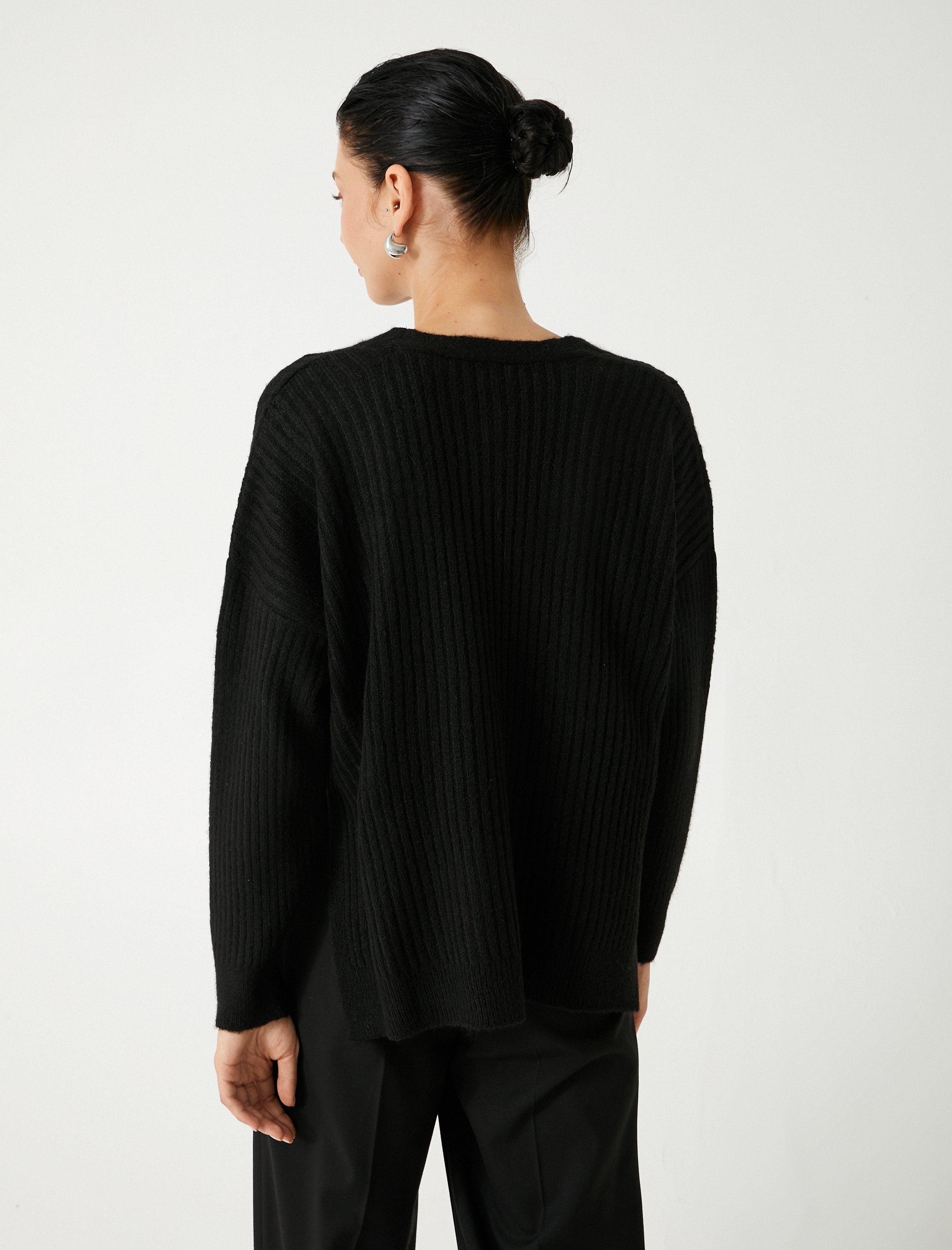 Yumuşak Dokulu Uzun Kollu Basic V Yaka Oversize Triko Kazak