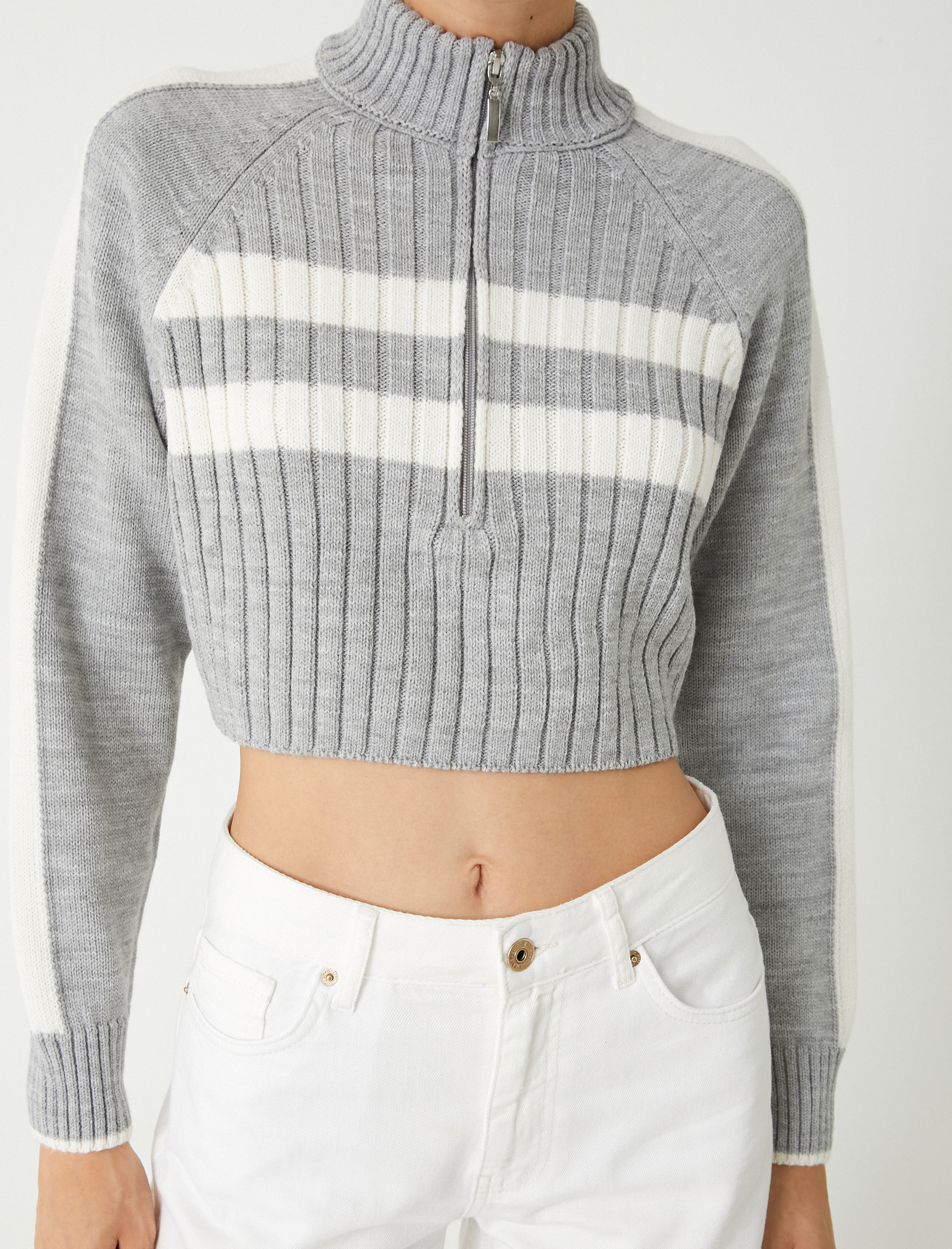   Yarım Fermuarlı Dik Yaka Uzun Kollu Çizgili Crop Kazak