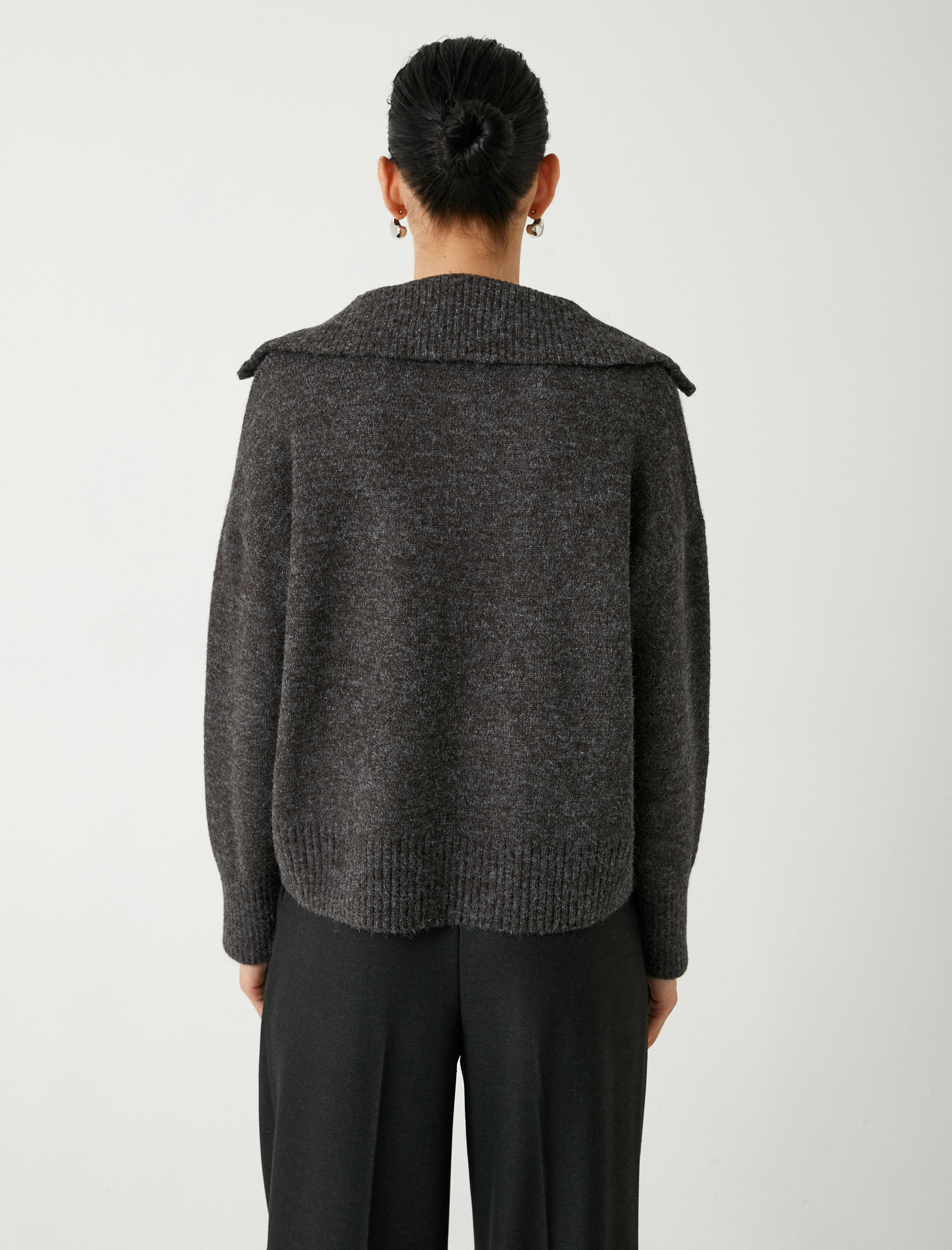   Uzun Kollu Dik Yaka Yarım Fermuarlı Triko Kazak