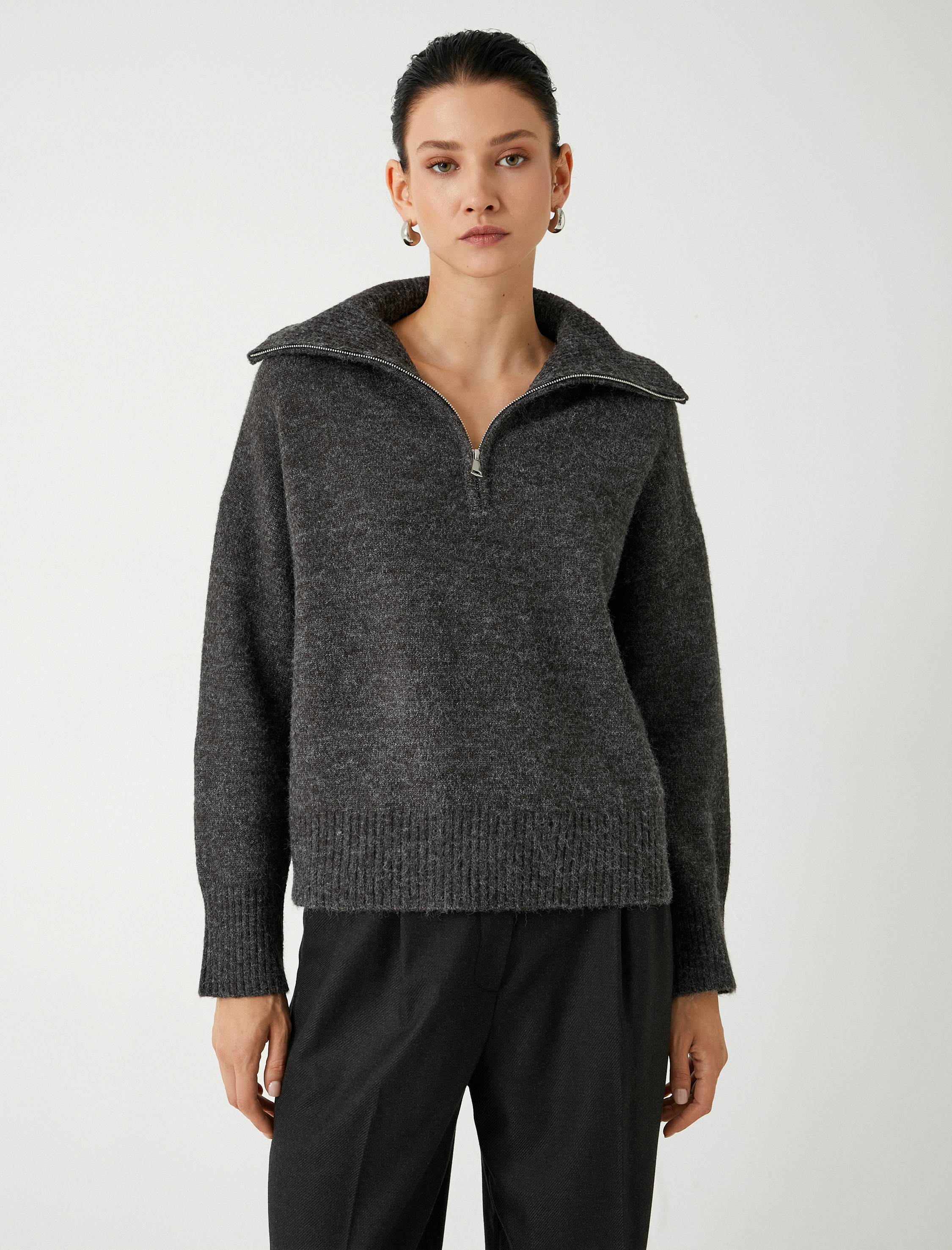   Uzun Kollu Dik Yaka Yarım Fermuarlı Triko Kazak