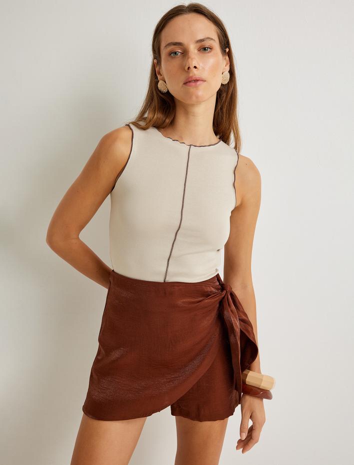  Koton X Şahika Ercümen - Dikiş Detaylı Üst Kolsuz Bisiklet Yaka Pamuklu