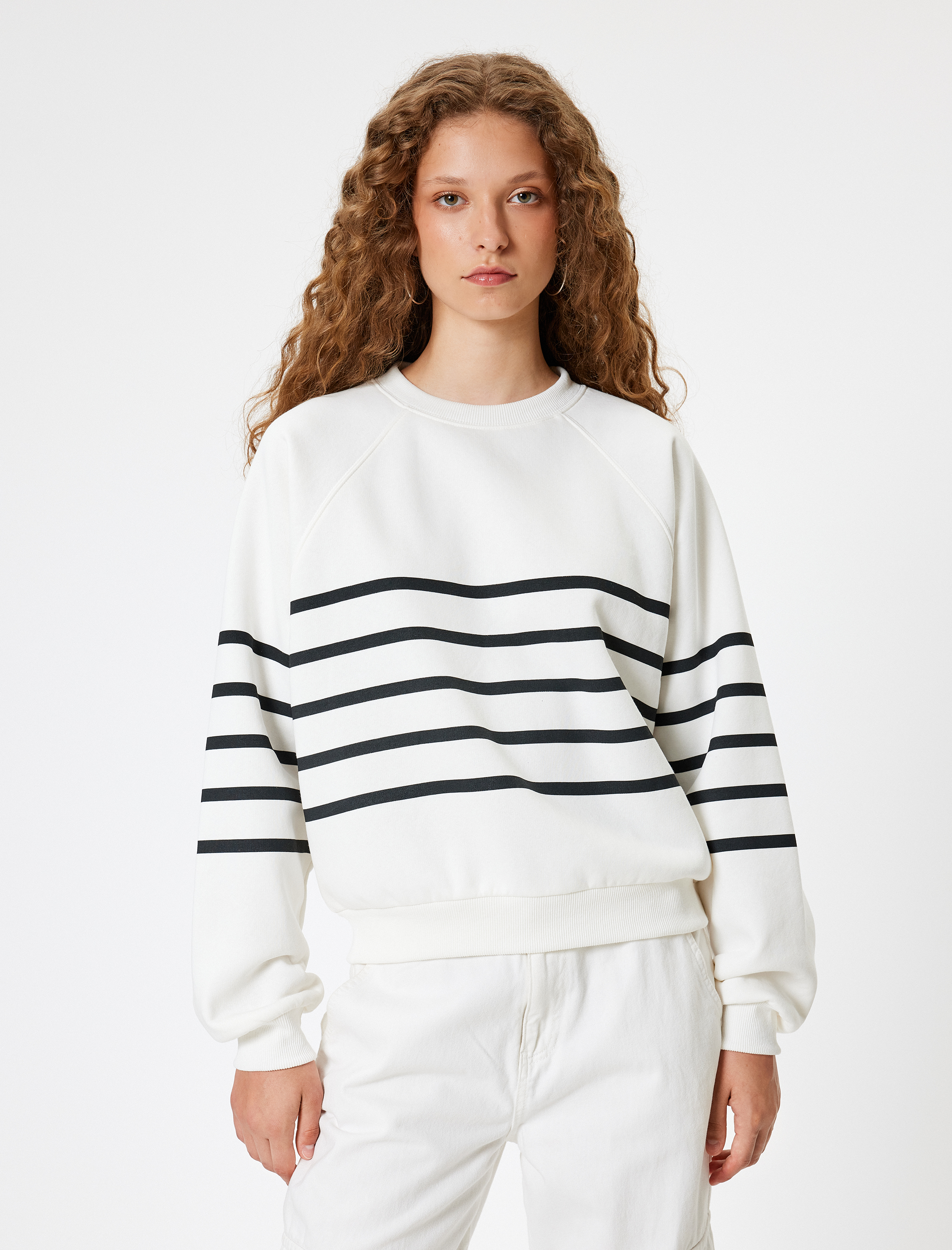   Oversize Sweatshirt Bisiklet Yaka Şerit Detaylı Uzun Kollu Şardonlu