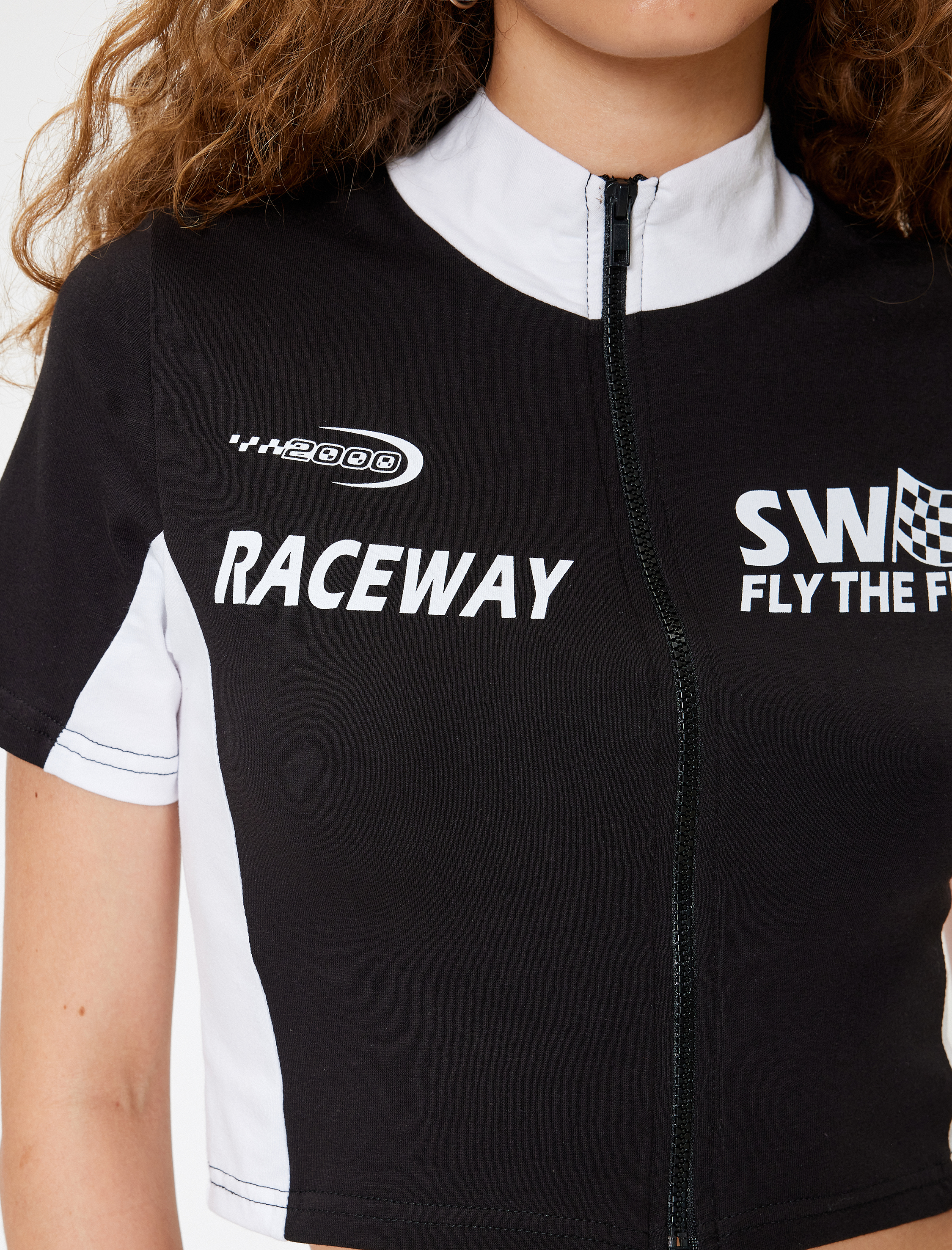   Crop Tişört Fermuarlı Kolej Baskılı Dik Yaka