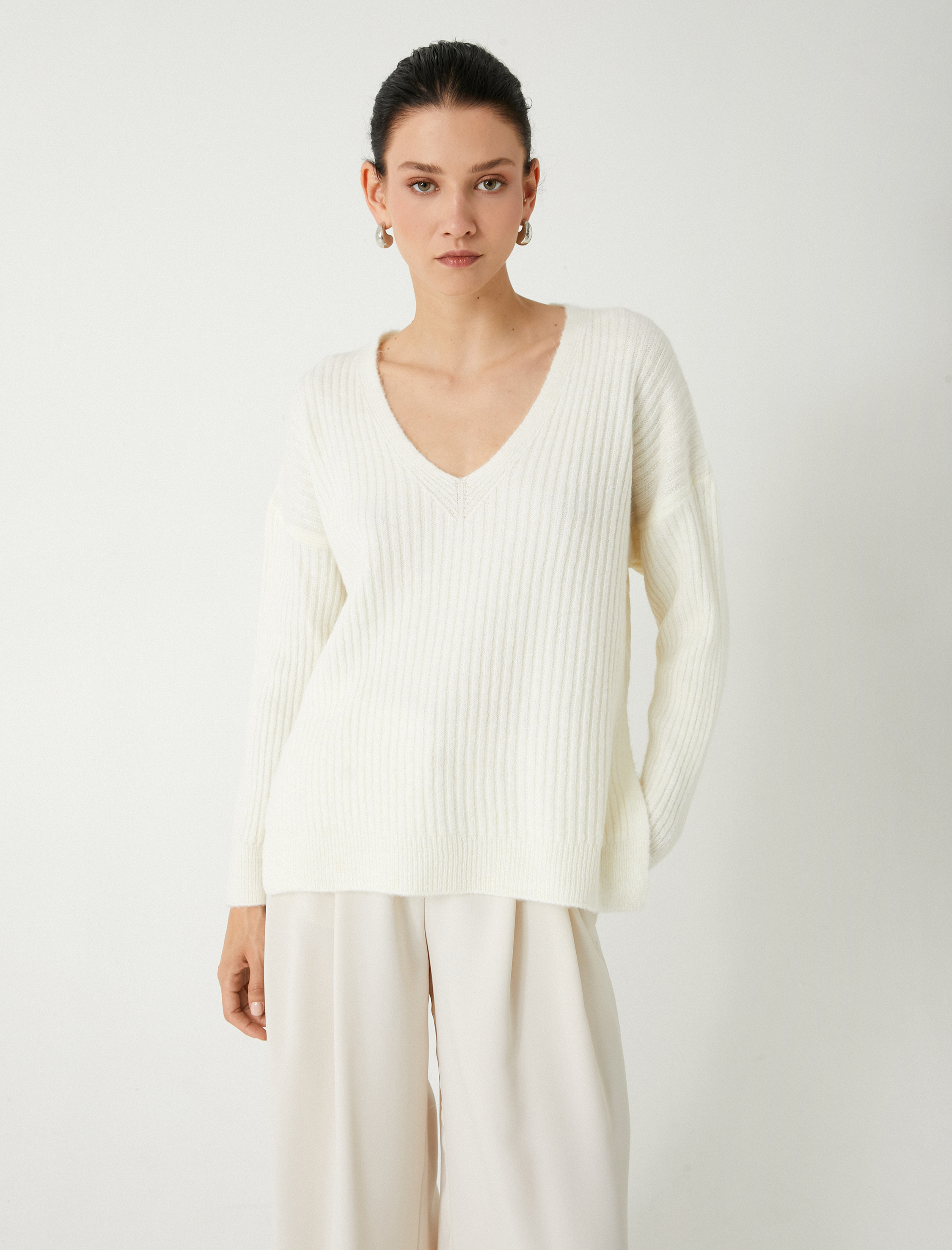   Yumuşak Dokulu Uzun Kollu Basic V Yaka Oversize Triko Kazak