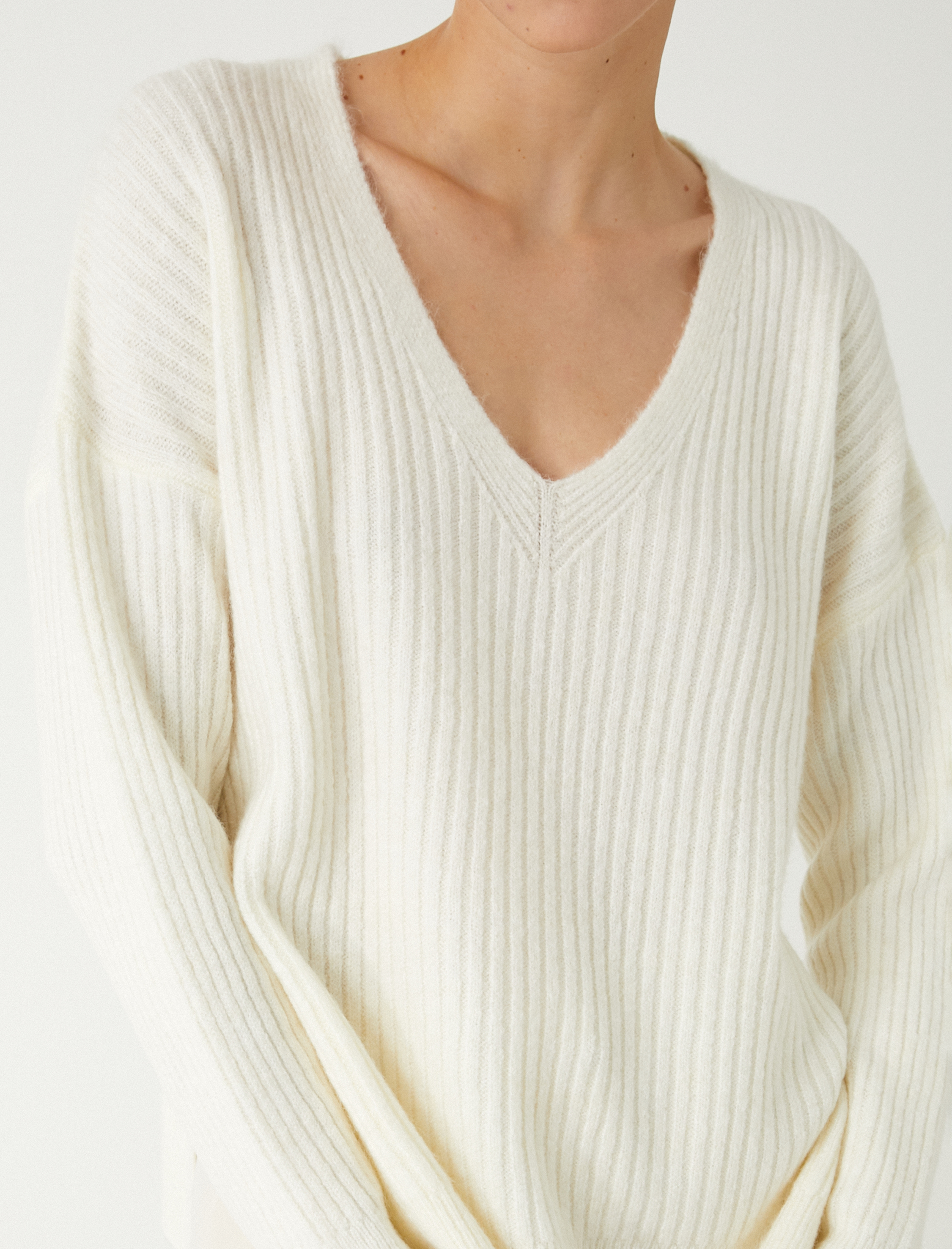   Yumuşak Dokulu Uzun Kollu Basic V Yaka Oversize Triko Kazak