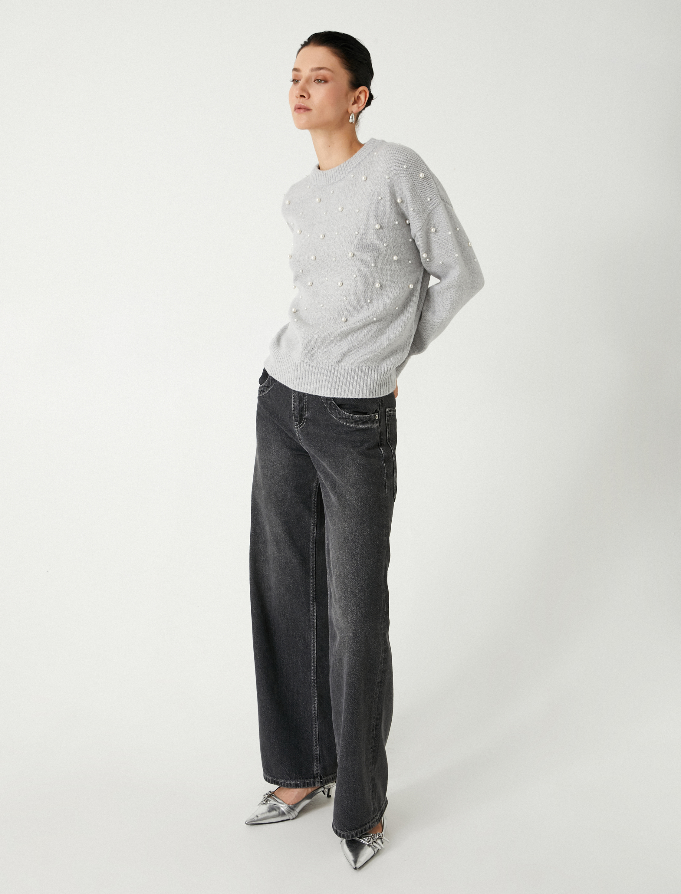   Yumuşak Dokulu Uzun Kollu İnci İşlemeli Oversize Triko Kazak