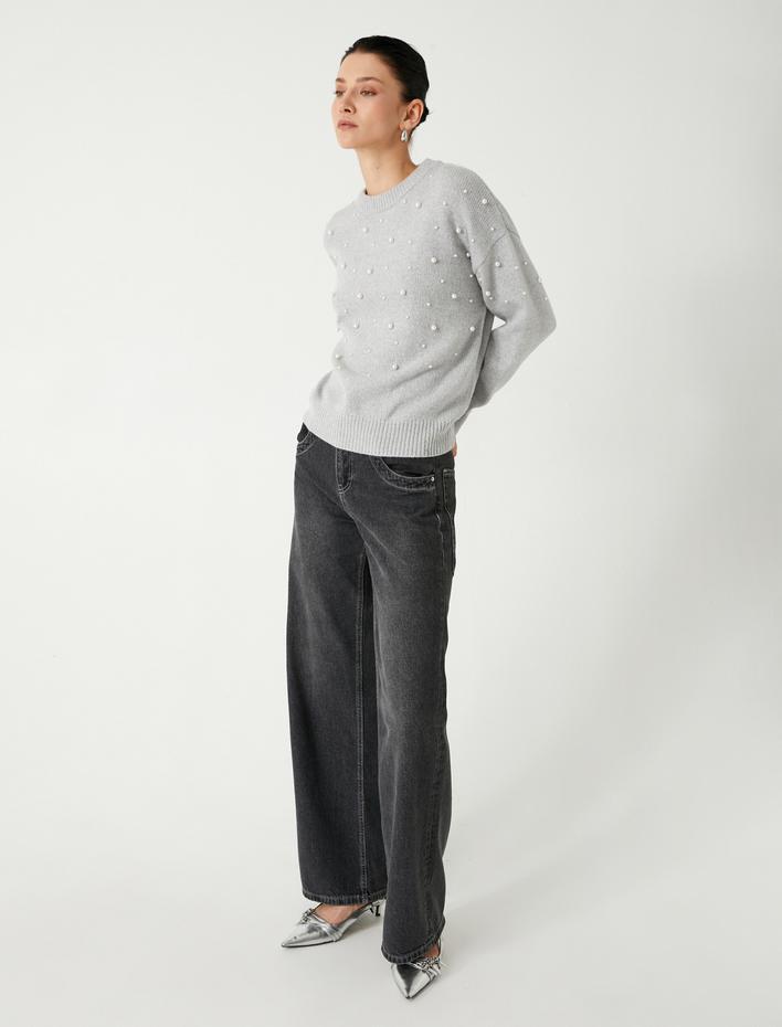  Yumuşak Dokulu Uzun Kollu İnci İşlemeli Oversize Triko Kazak