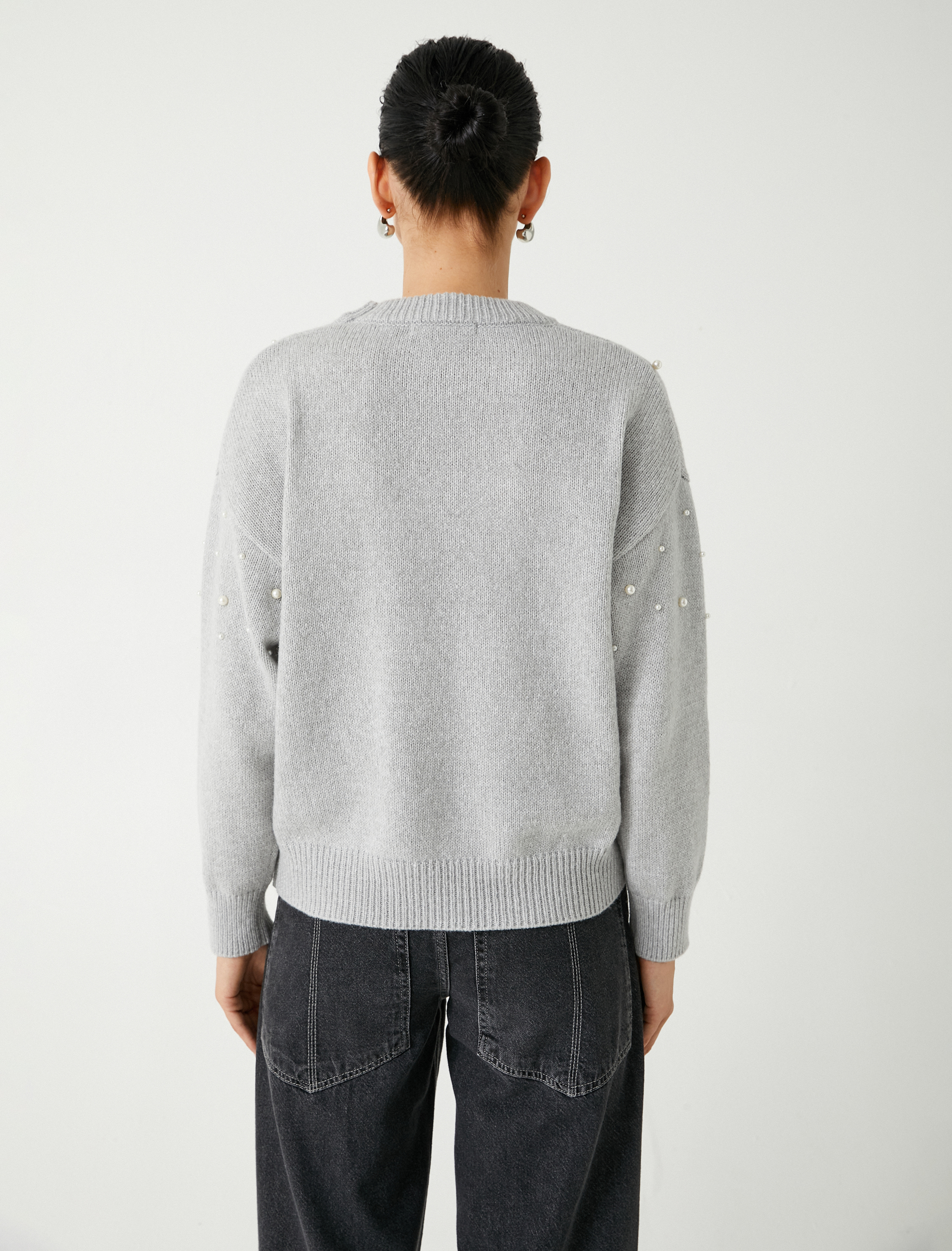   Yumuşak Dokulu Uzun Kollu İnci İşlemeli Oversize Triko Kazak